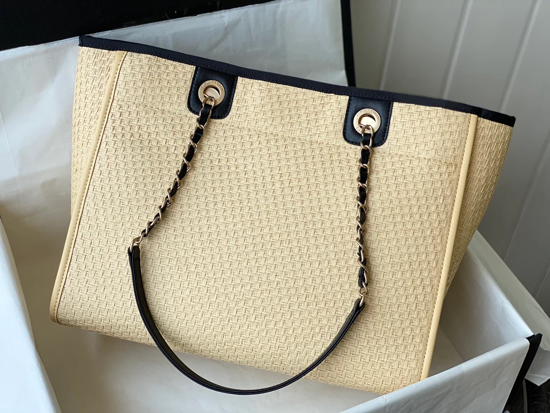 Соломенная пляжная сумка Chanel - кремовый цвет - средний размер