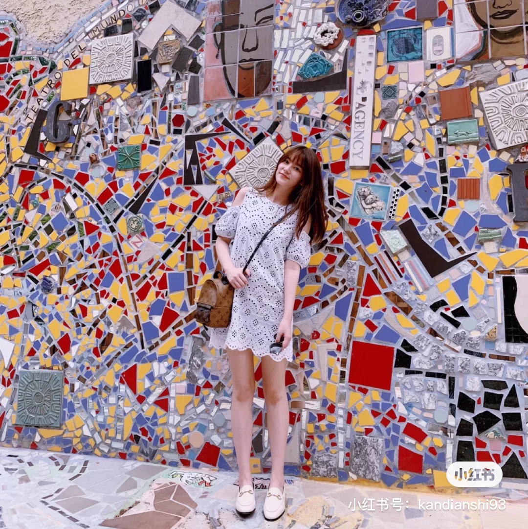 m44872-LV-Новый мини-рюкзак с цветными блоками - фото в одежде