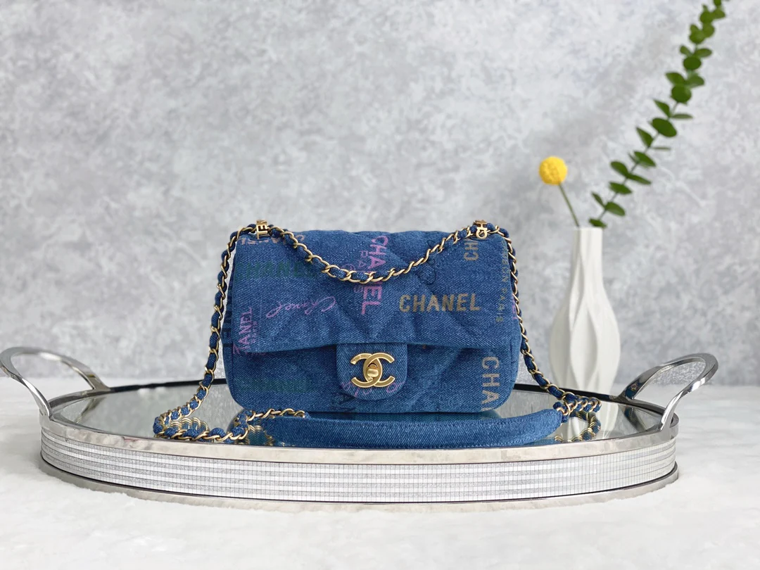 Сумка Chanel из коллекции весна/лето с граффити, джинсовая – CF Bag – 23 см