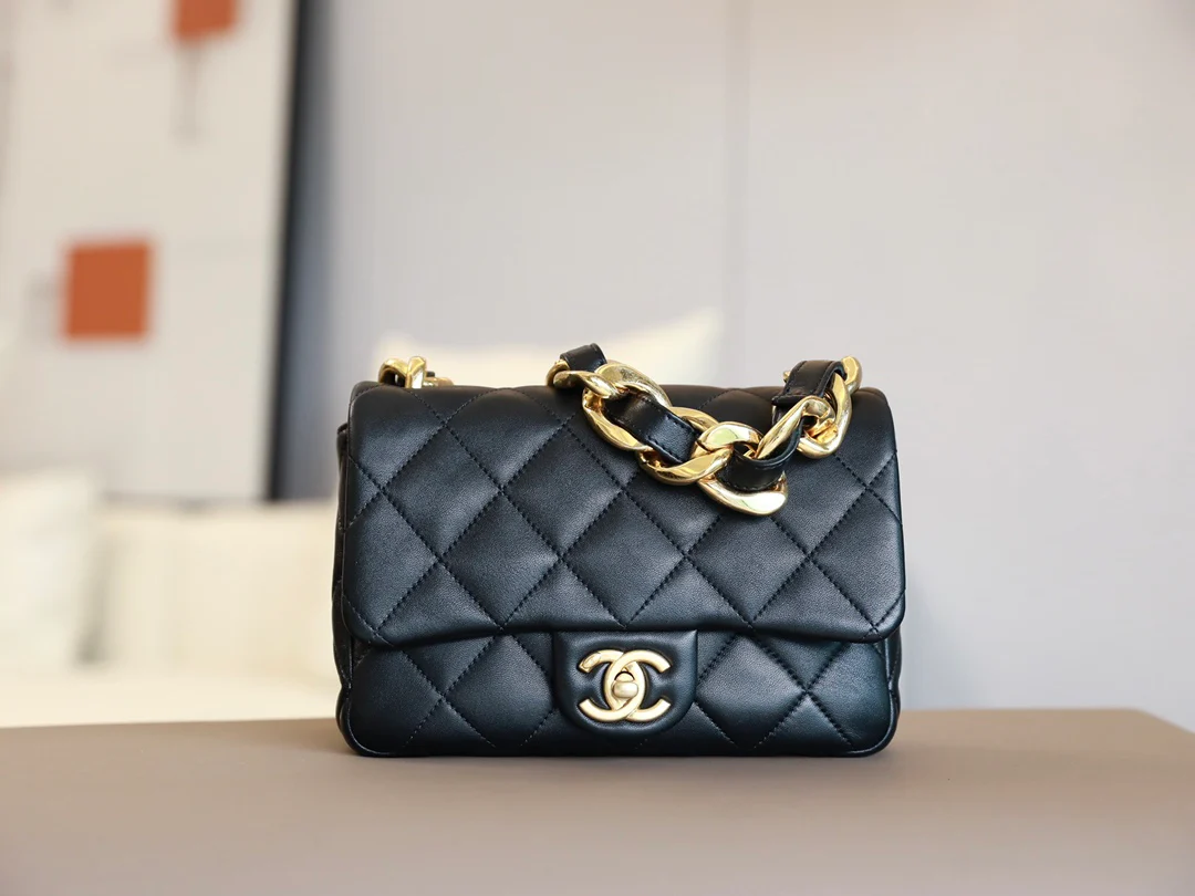 Сумка-мессенджер Chanel Retro Underarm Bag