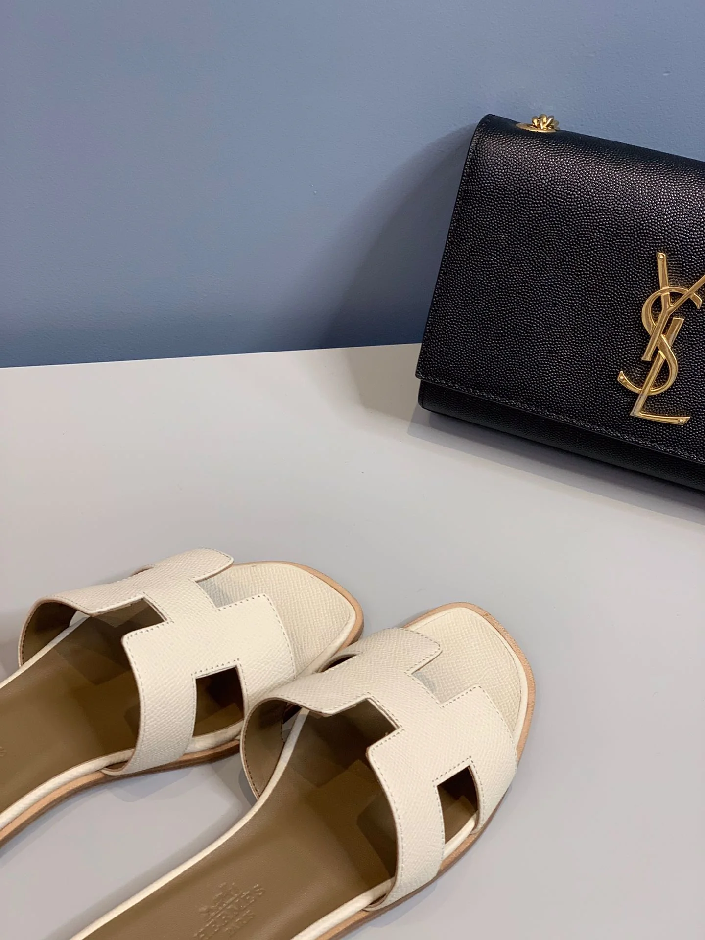 Новинка 2022 года от Hermes - Тапочки с отпечатком руки - Белые