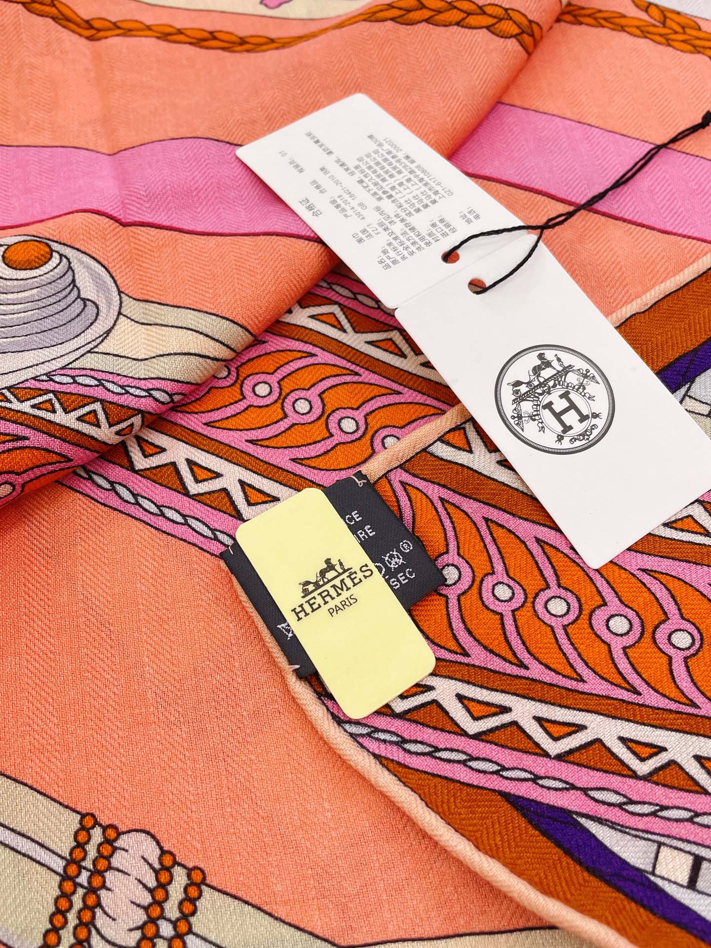 Квадратный шарф Hermes Stirrup Racing – 140 см – 70% кашемир – 30% шелк – 1 шт.