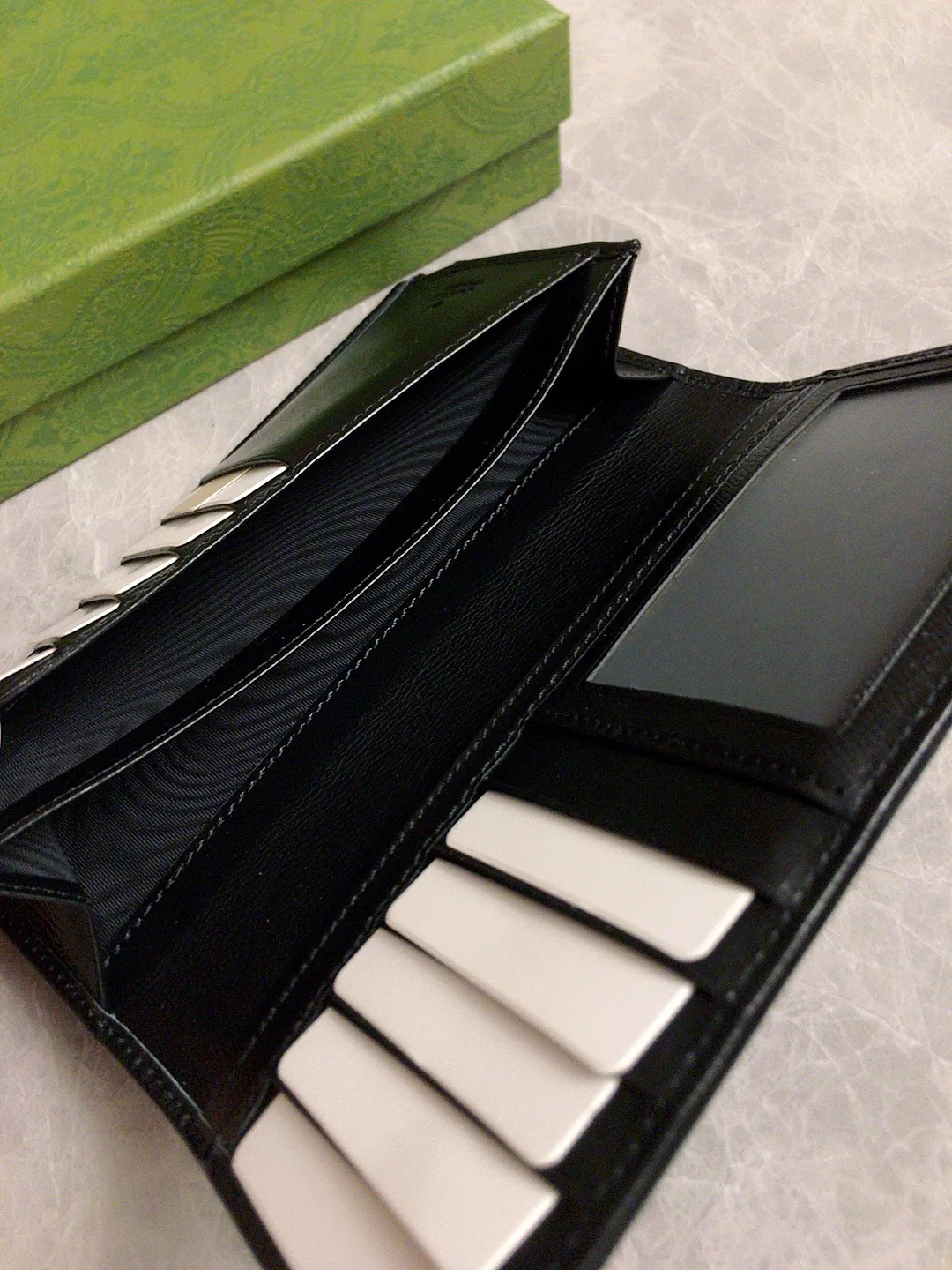 Gucci-翻盖对折长夹