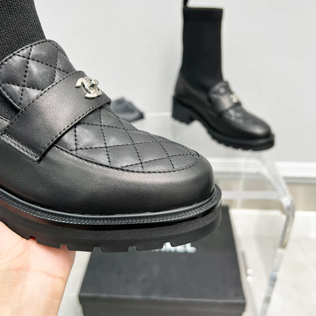 Весенняя коллекция Chanel 2022 — Ботильоны/Лоферы