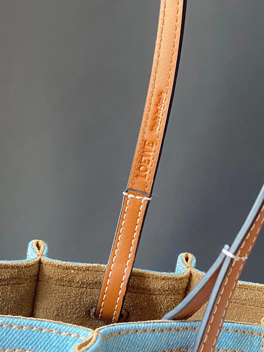 Сумка Loewe Shell Tote серии Large.