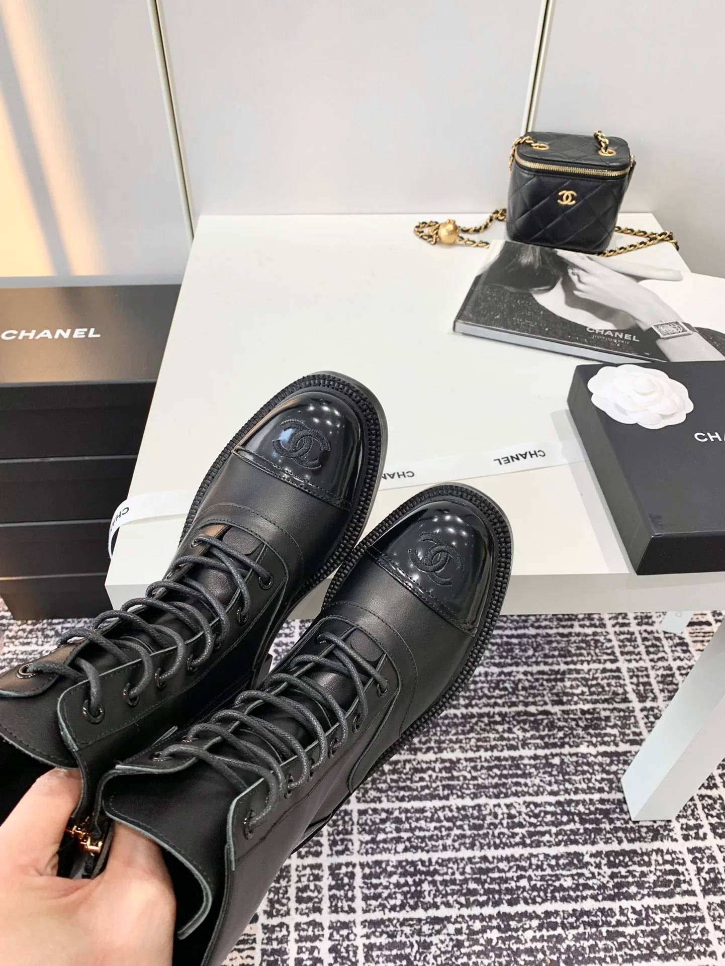 Chanel - Сапоги для верховой езды на шнуровке - Черные