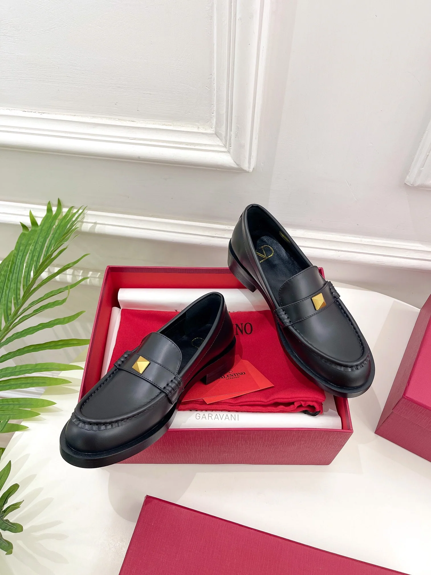 Новые поступления коллекции Valentino весна/лето 2023 - Лоферы