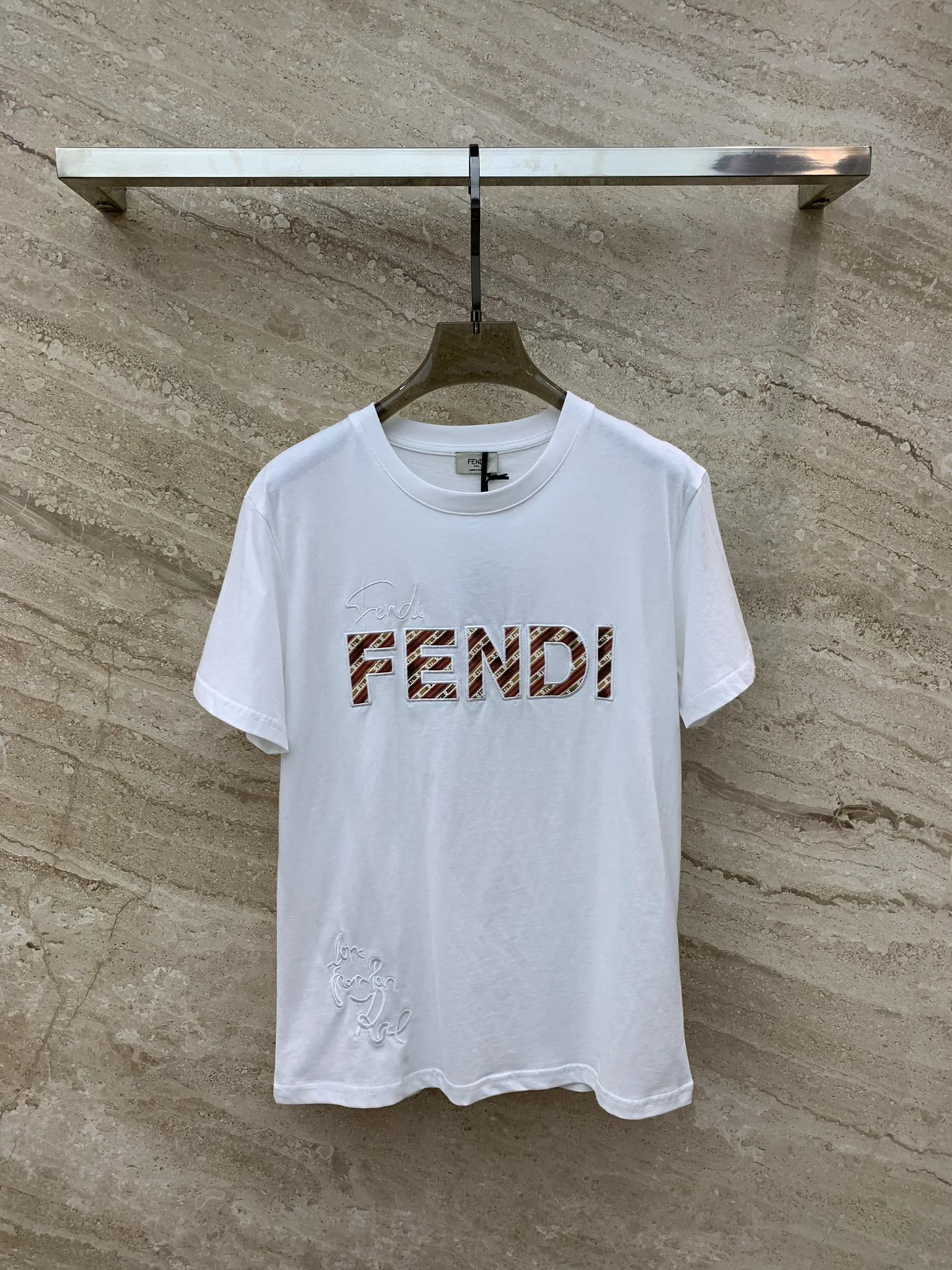 Футболка Fendi 2403-24ss Весна/Лето с вышитым логотипом, круглым вырезом и короткими рукавами - белая