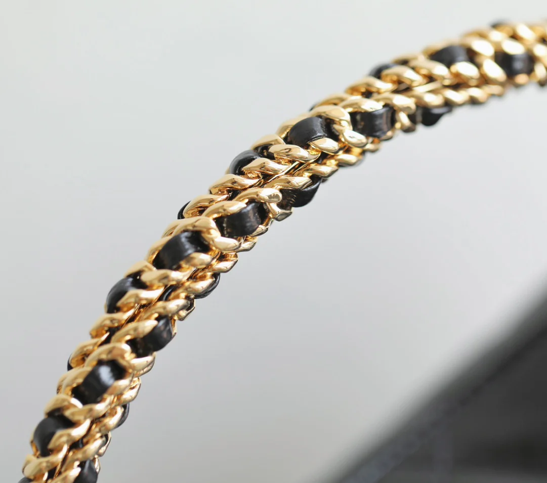 Сумка-хобо Chanel с витой ручкой - черная