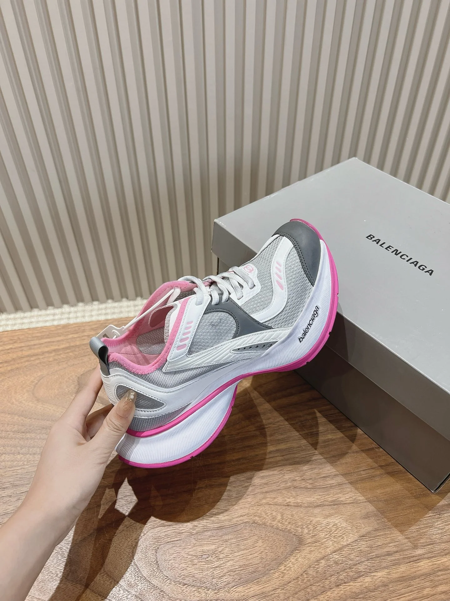 Кроссовки Balenciaga 2024 для бега - розовые