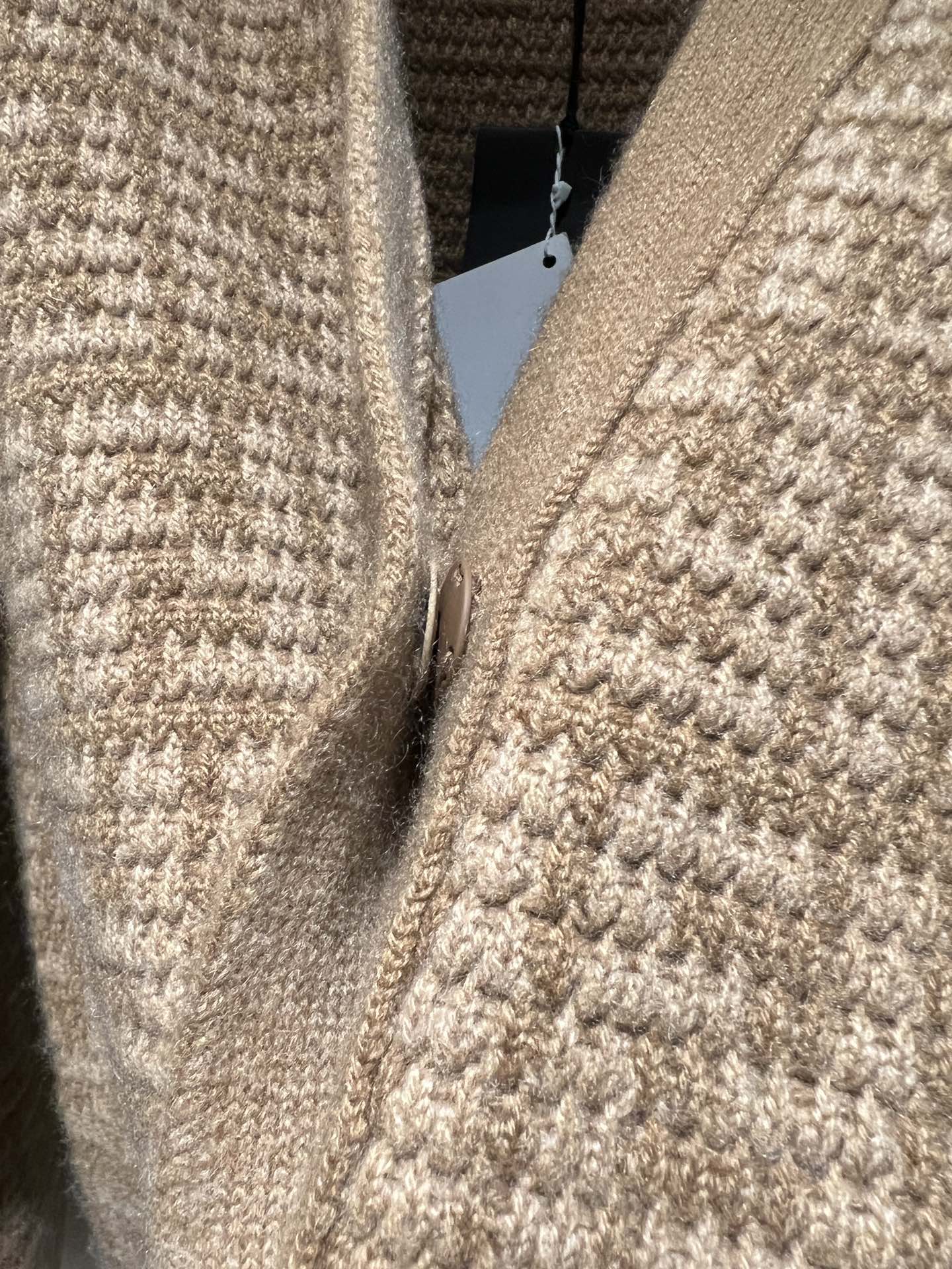 Кардиган Fendi-2403 с V-образным вырезом