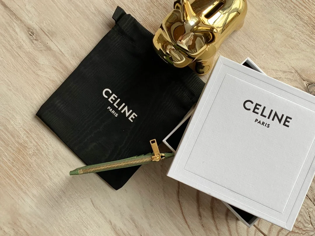 Кардхолдер Celine из зернистой телячьей кожи с застежкой-молнией