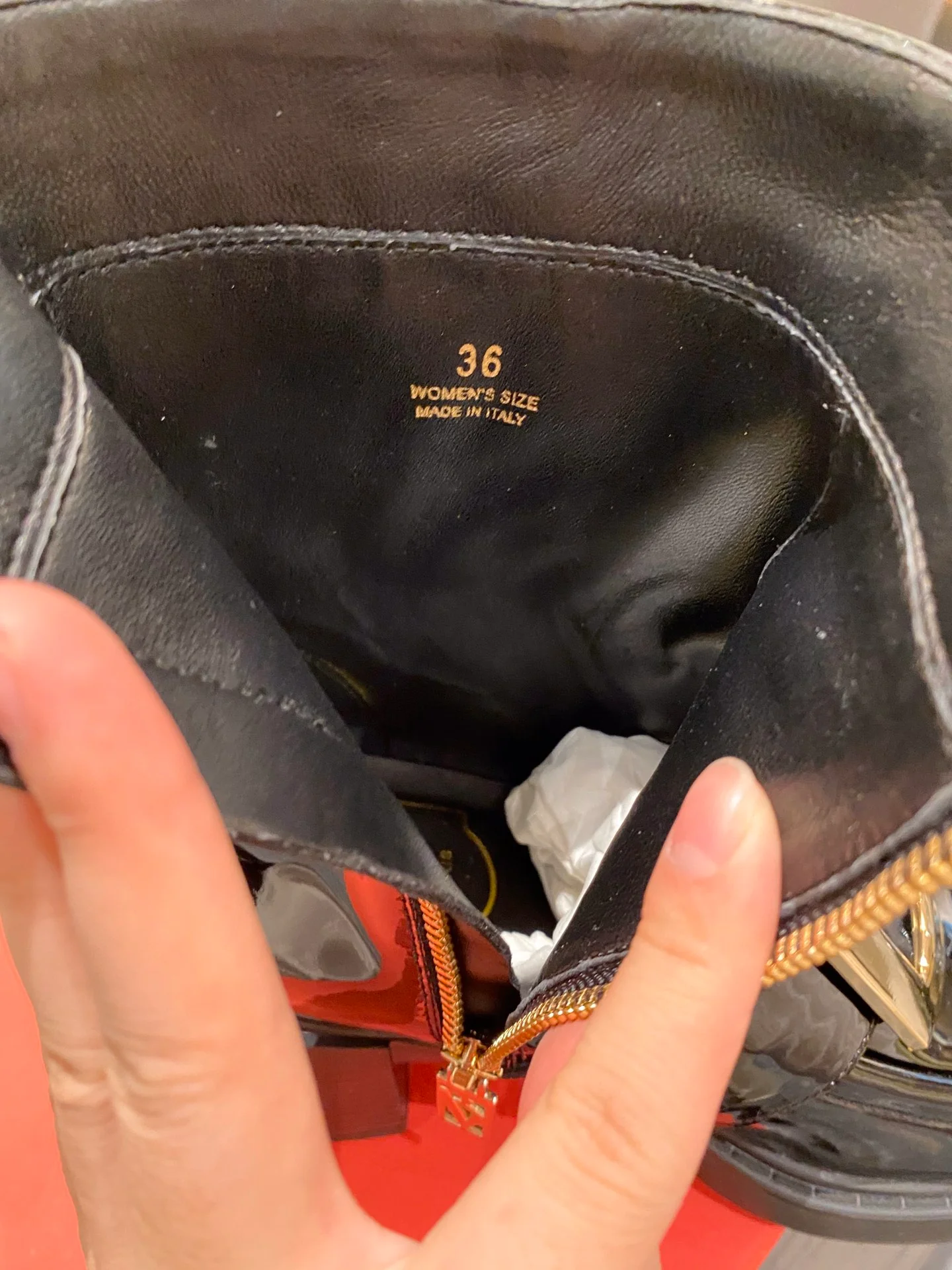 Ботильоны RV из лакированной кожи с металлической пряжкой - черные