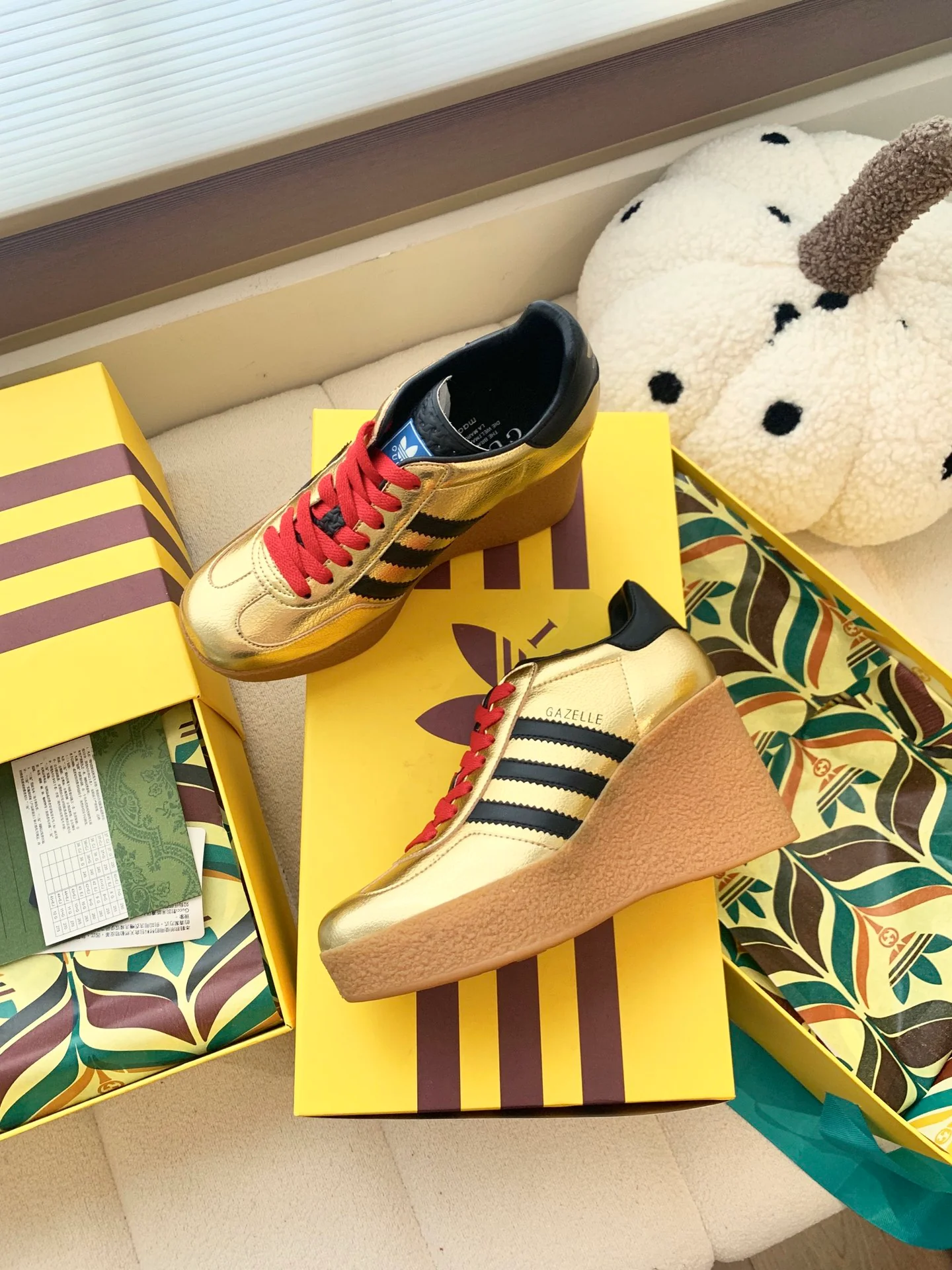 Спортивные туфли на каблуке Gucci - коллаборация с Adidas Originals - золотистые - 9 см