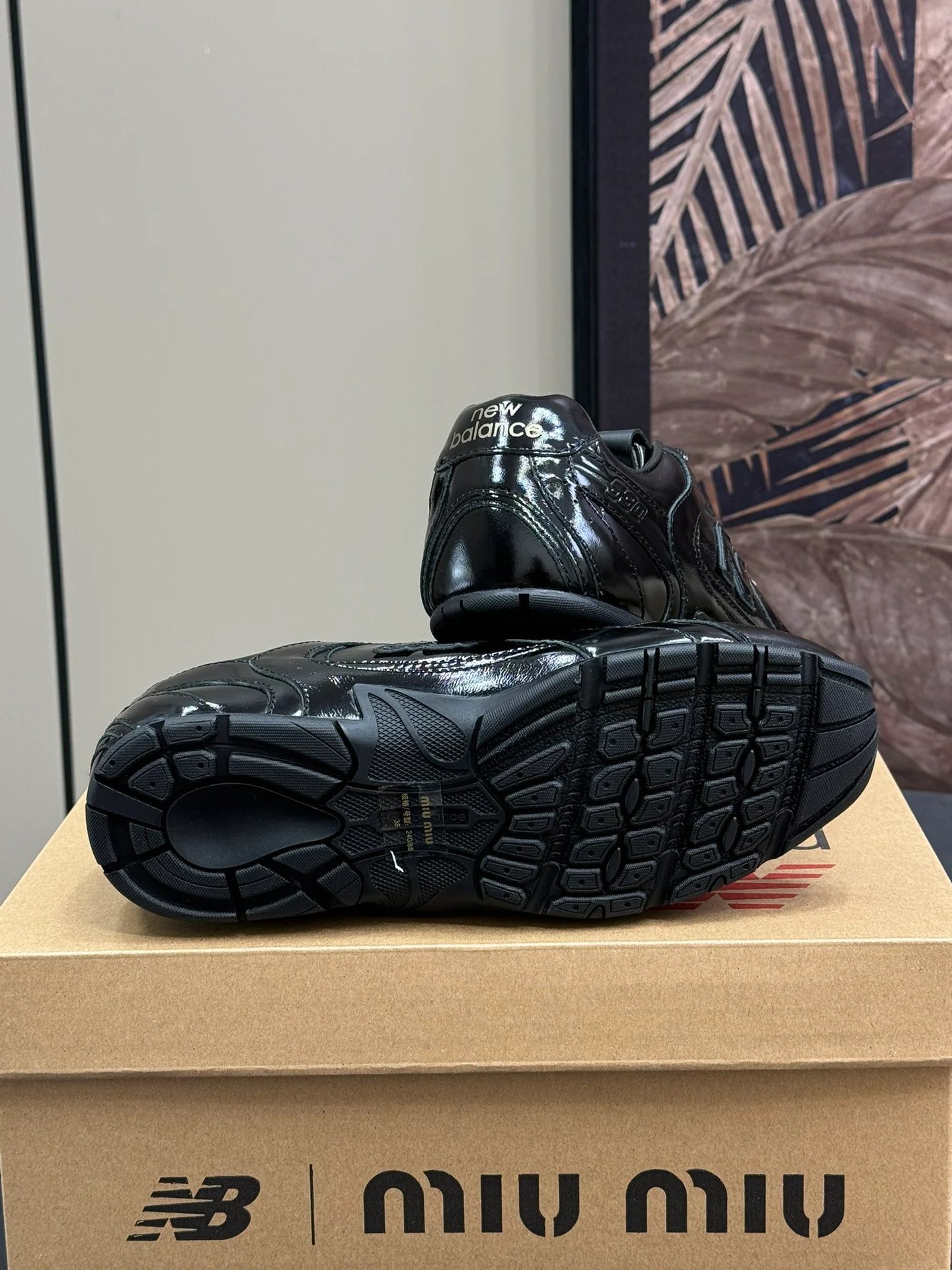 Miu Miu - Маленькие кожаные туфельки 2024 года - Лакированные черные