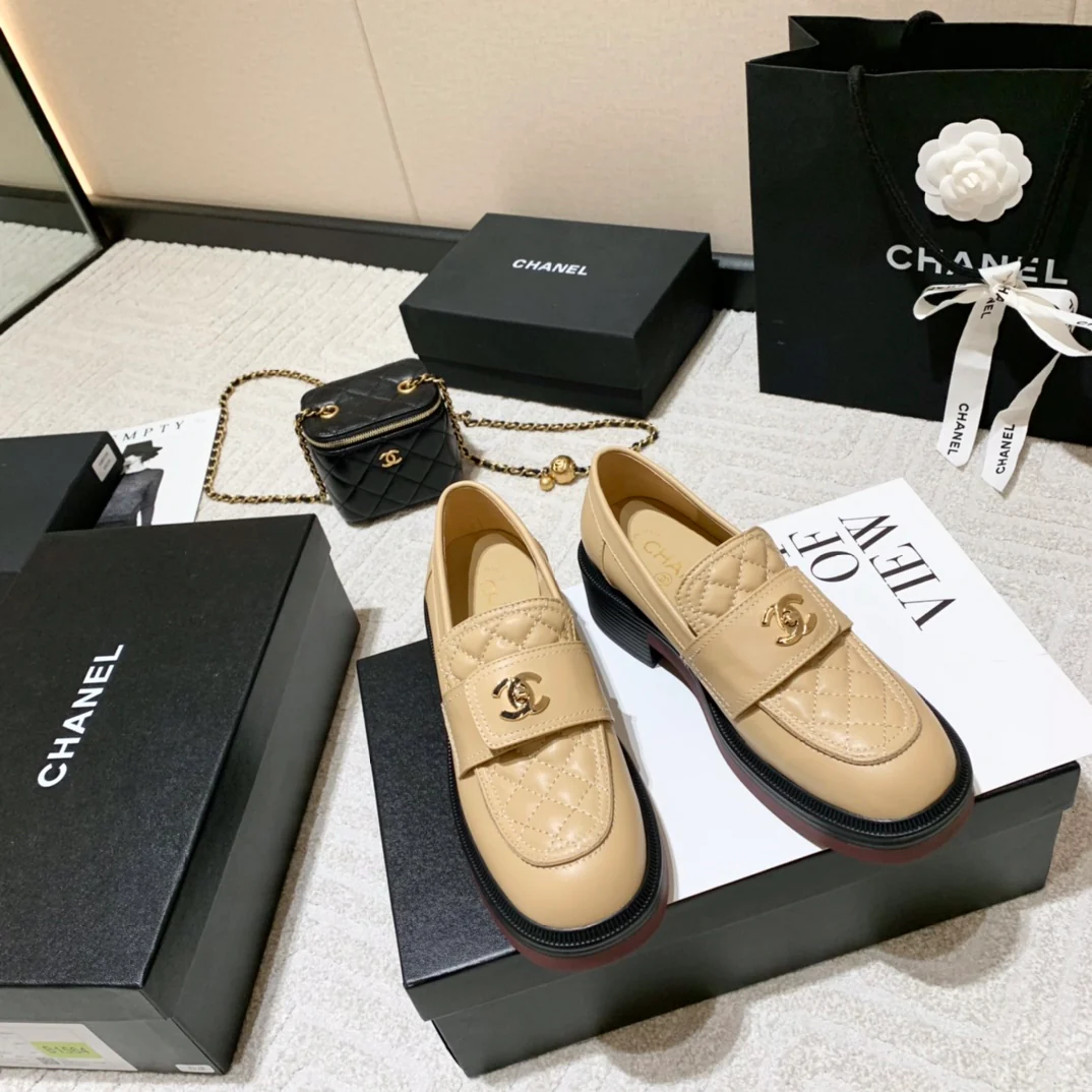 Стеганые лоферы на платформе Chanel - абрикосовый цвет