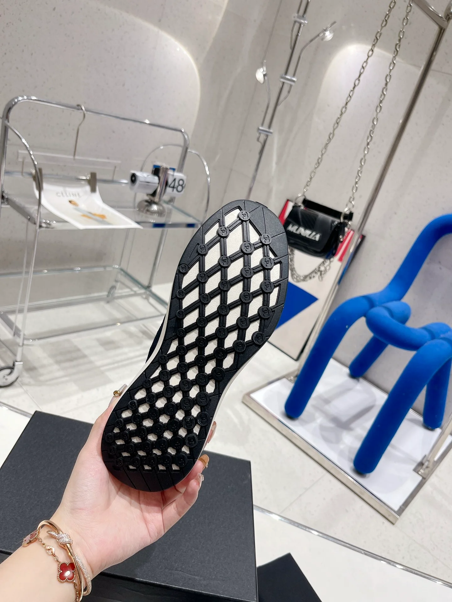 Новые поступления с показа Chanel весна/лето 2022 - Повседневные кроссовки - Розовые и коричневые