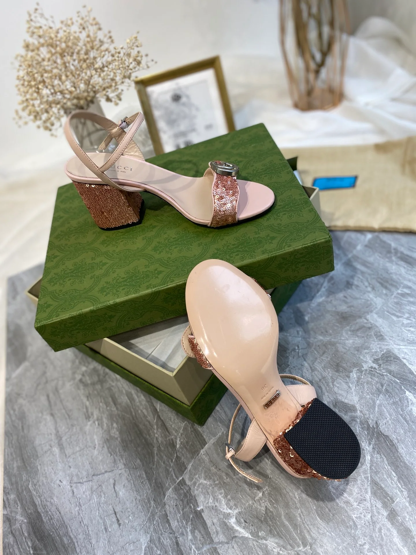 Босоножки Gucci на высоком каблуке с ремешками - 2