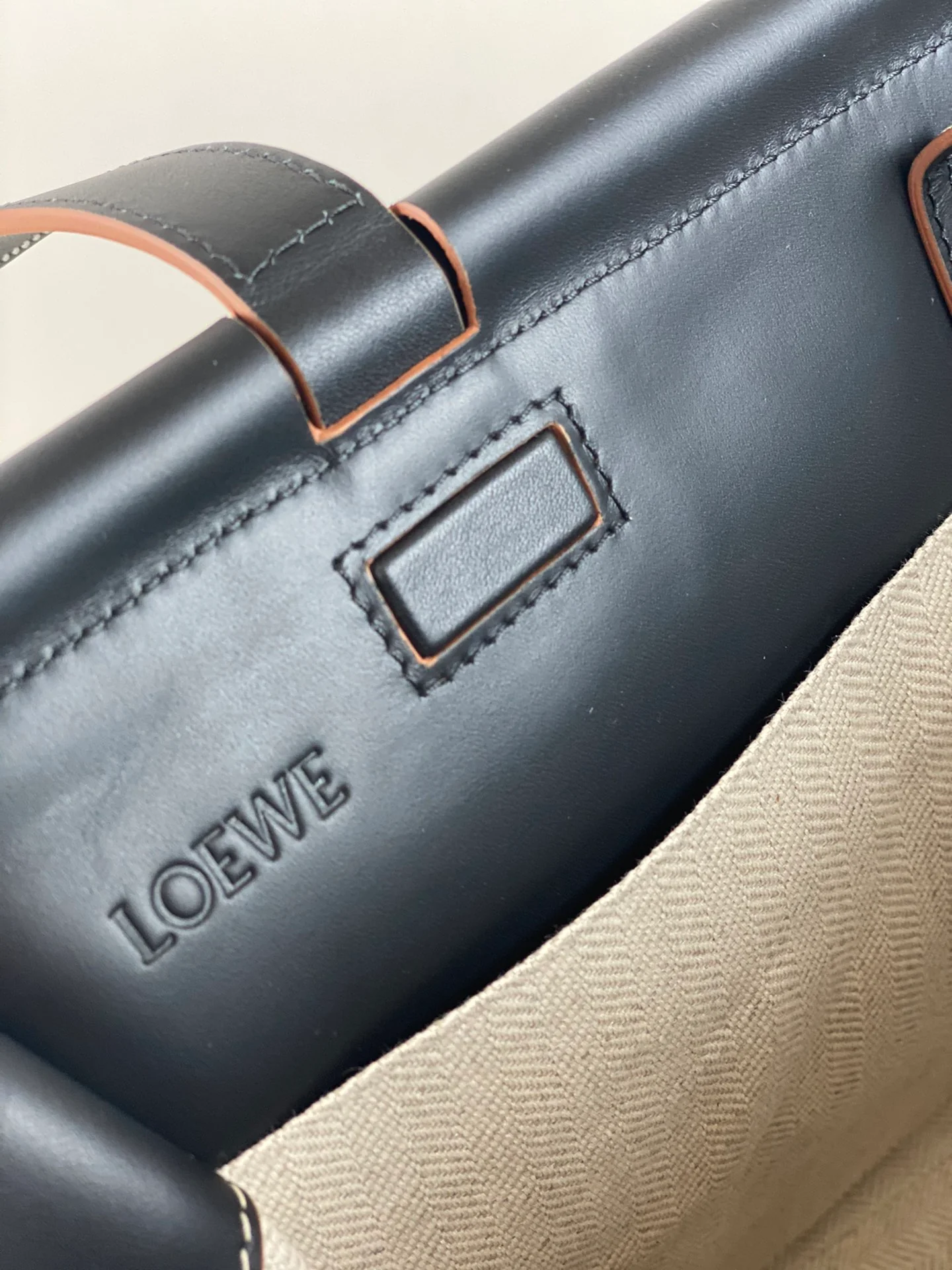 Сумка-тоут Loewe с подушкой, маленькая