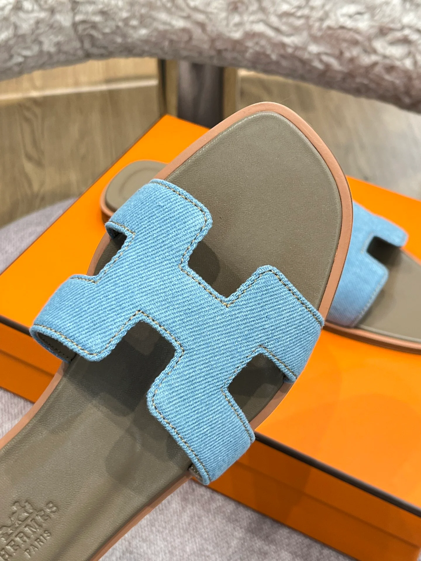 Новинка сезона весна/лето 2022 от Hermes - плоские тапочки H - 2 шт.