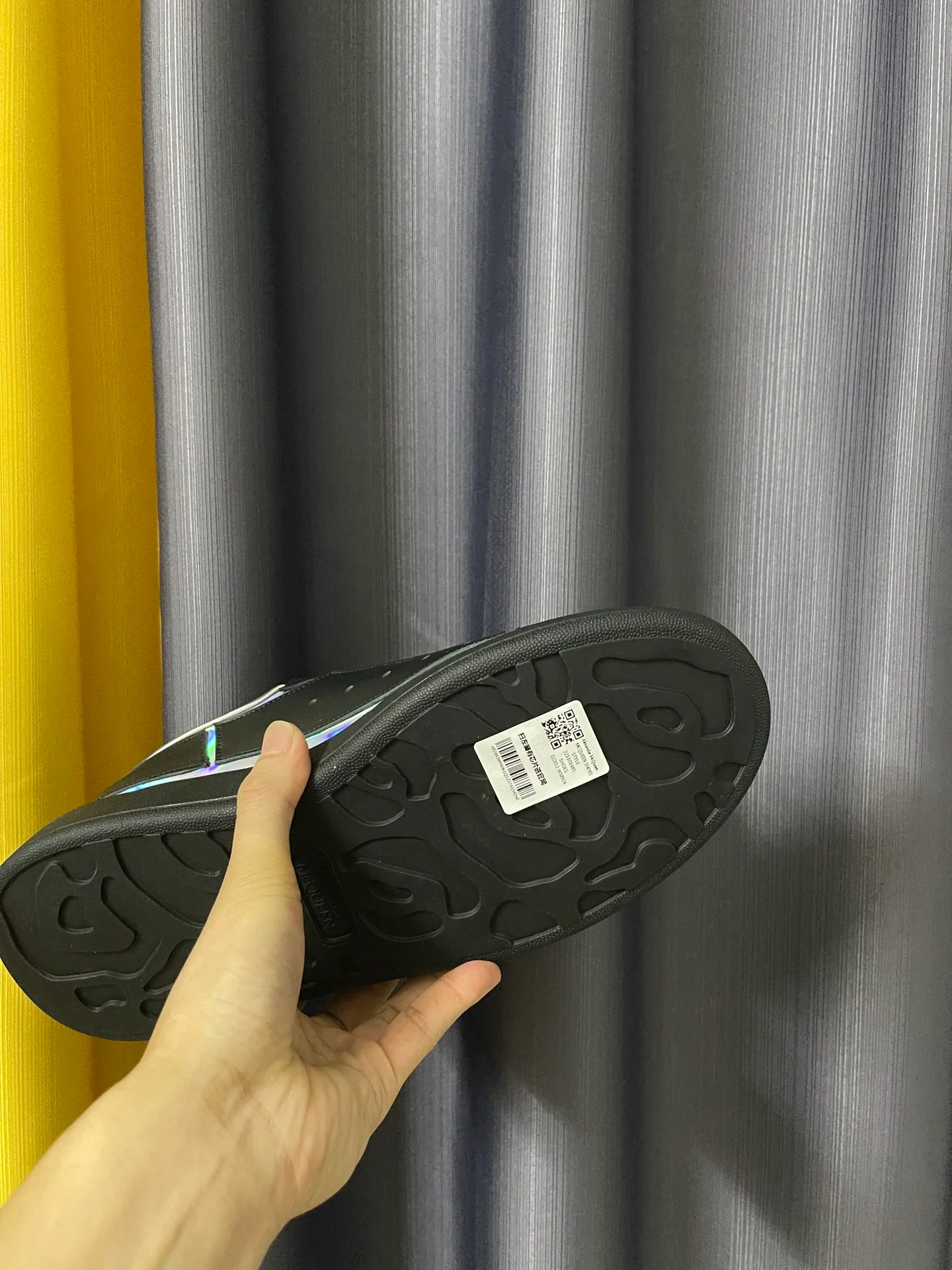 Классические белые кроссовки McQueen - унисекс - серебристо-черная кожа с лазерной перфорацией