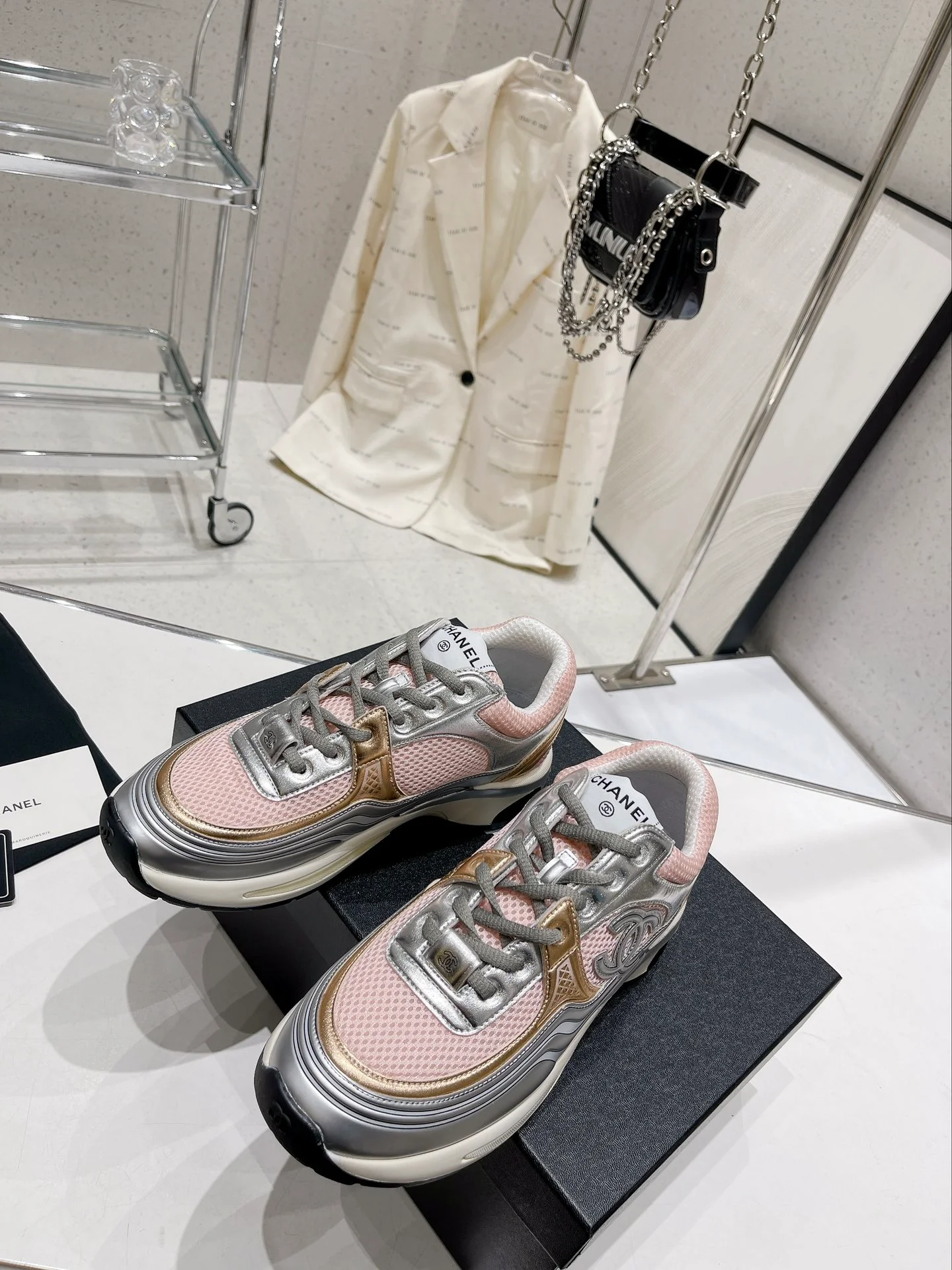 Новинка весны 2023 года от Chanel - Дышащая сетка - Повседневные кроссовки - Розовые