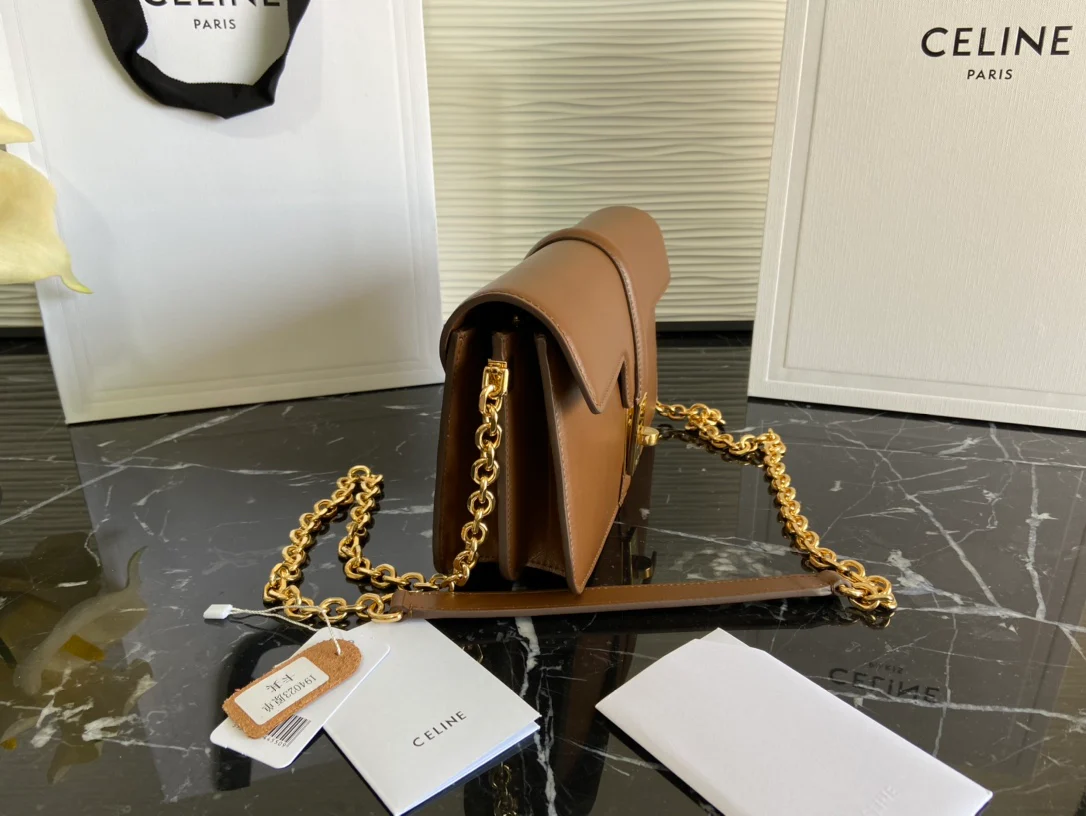 кожаная сумка Celine Soft 16 на цепочке