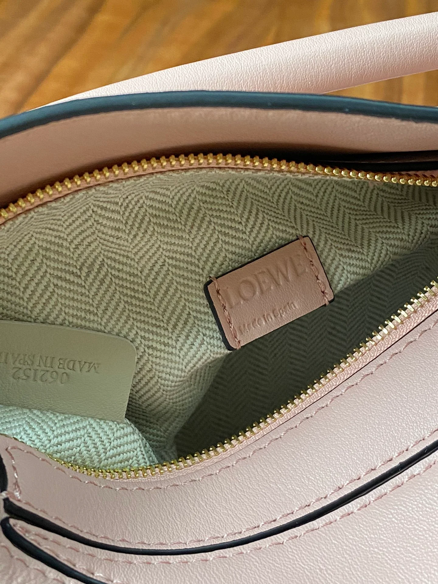 Мини-сумка Loewe Puzzle Bag из телячьей кожи - 22