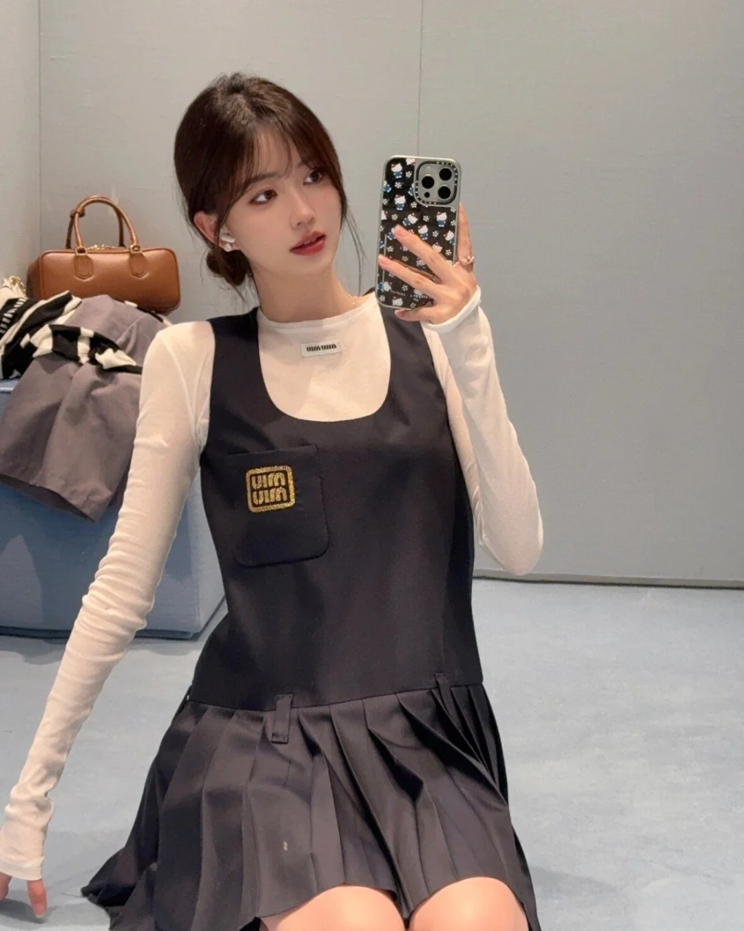 Miu Miu - 2404-24 Новая модель жилета-платья темно-синего цвета с буквенным логотипом для ранней весны