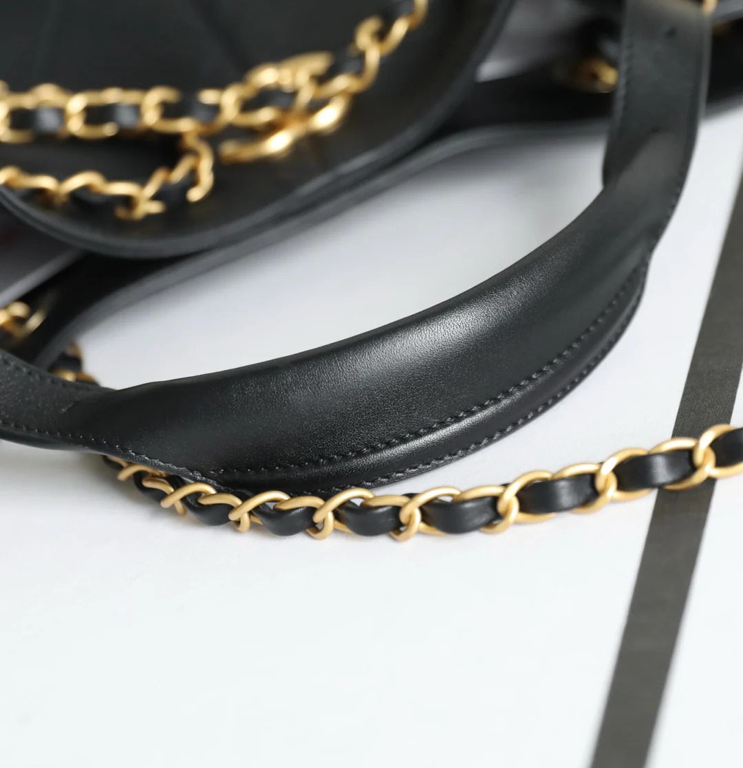 Chanel - ??? - Прямая сумка-шоппер - Телячья кожа - ??? - Черная с золотой фурнитурой