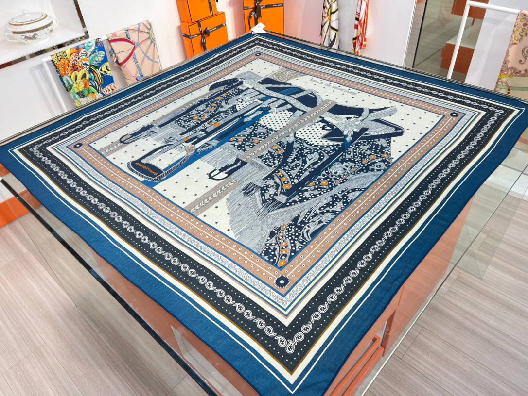 Большой двусторонний бархатный шарф Hermes - 140 см - 002