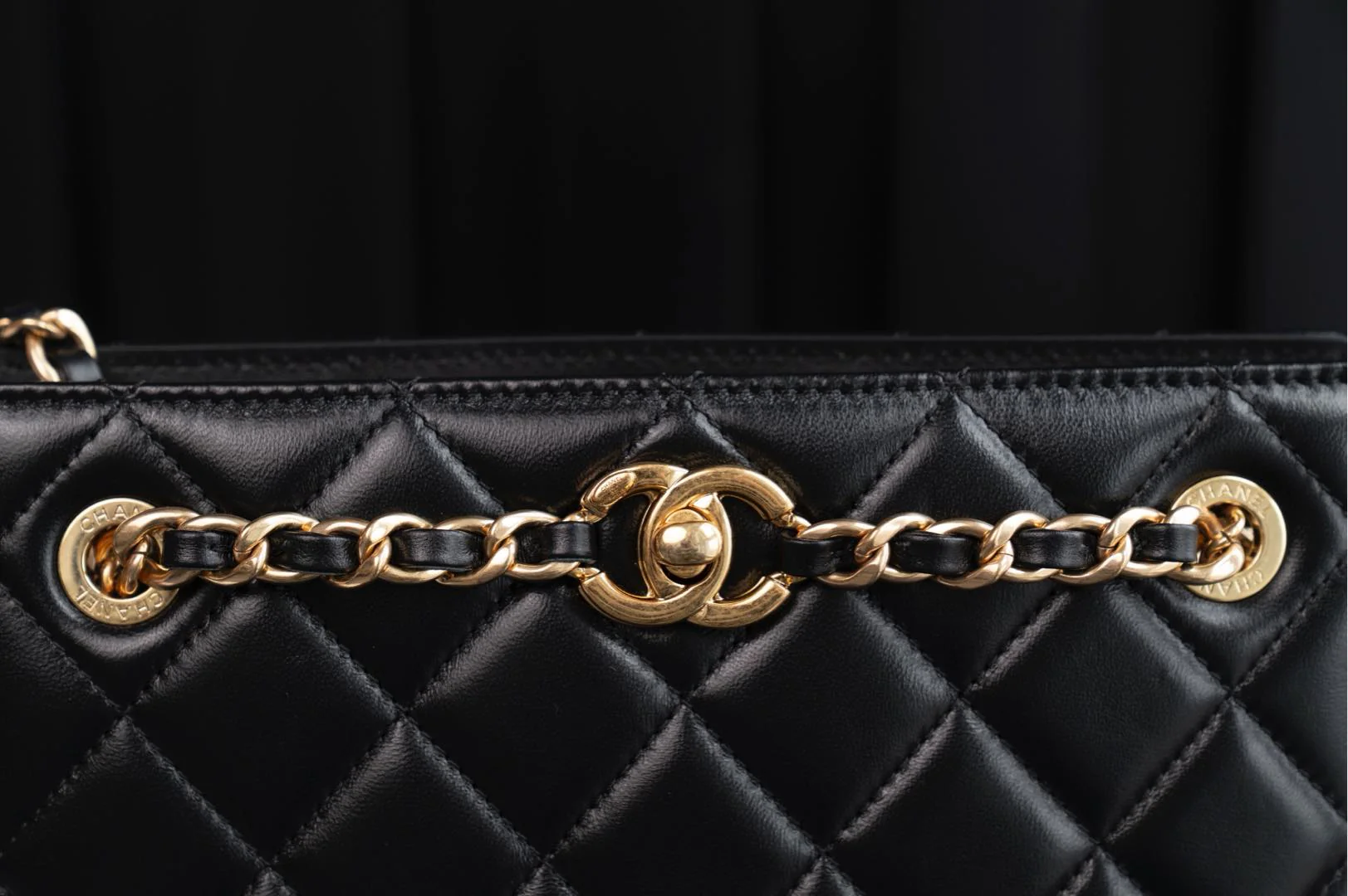 Черная квадратная сумочка на цепочке для вечерних мероприятий