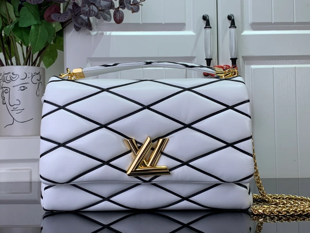 m22890LV - Стеганая сумка на цепочке - Большая белая