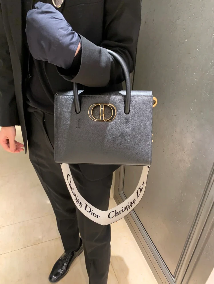 Средняя сумка Dior St-Honore - черная зернистая кожа