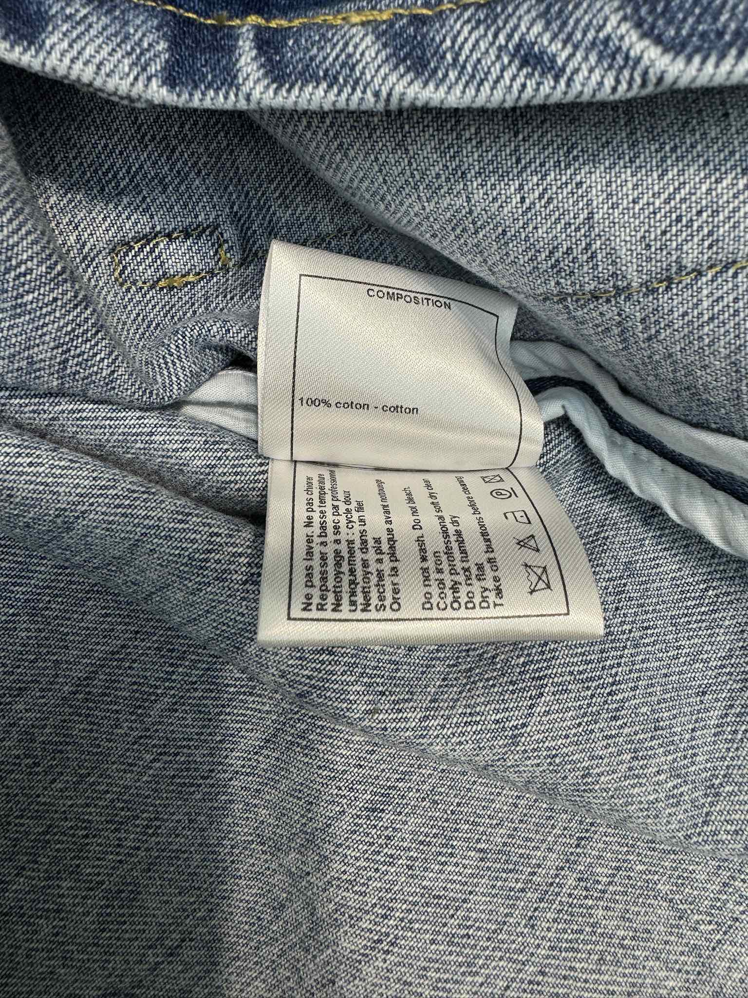 Chanel 2403 — джинсовая куртка в стиле высокой моды от Chanel.