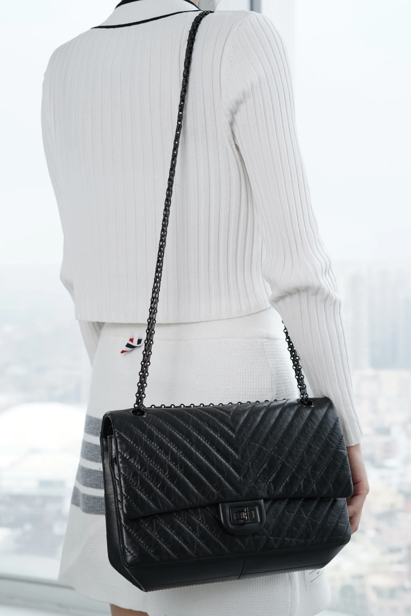 Chanel 2-55 - Черная застежка с V-образным узором - Кожа теленка, длина 28 см