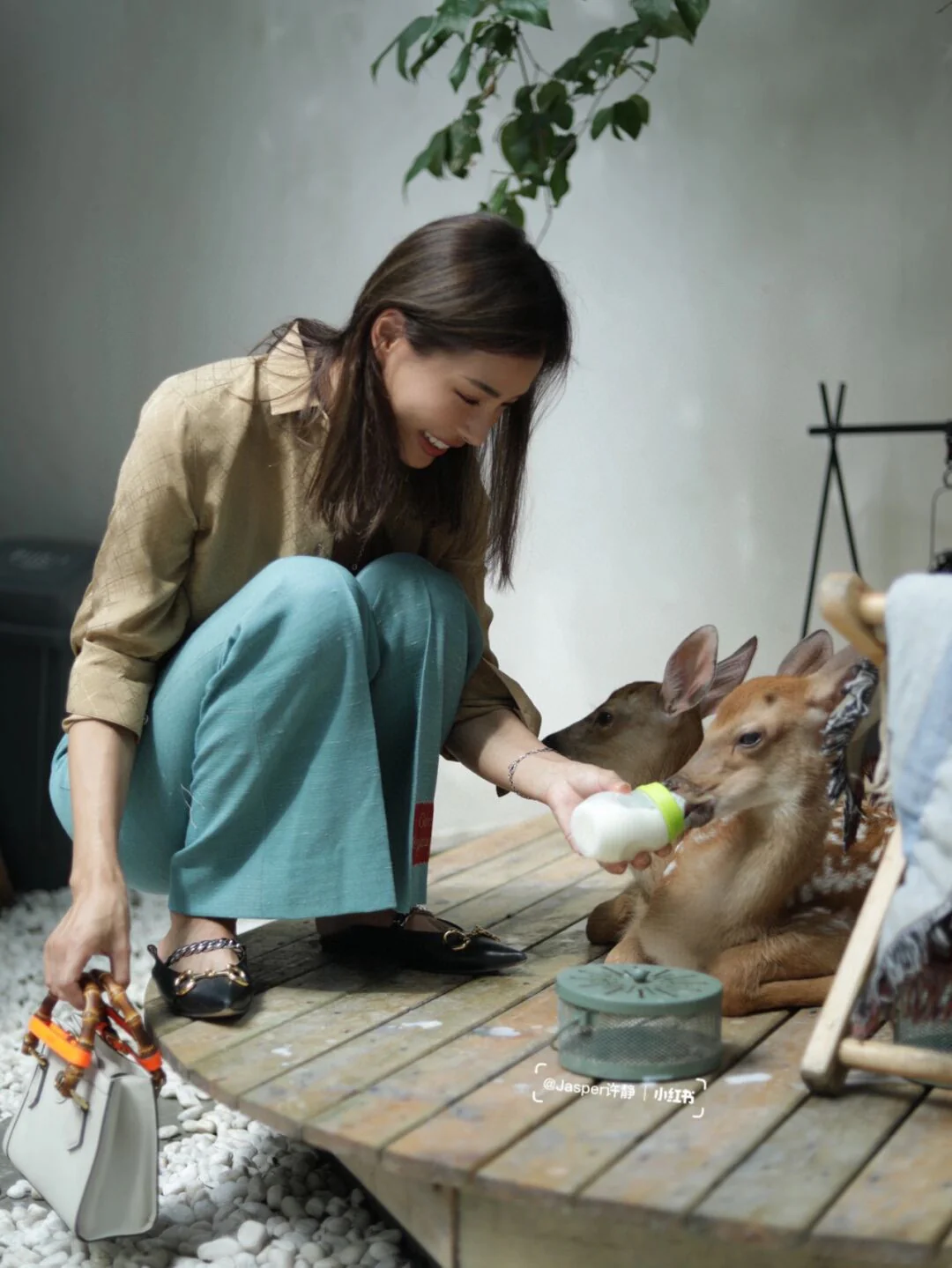 Сумка Gucci Bamboo - Фотографии в одежде - 1