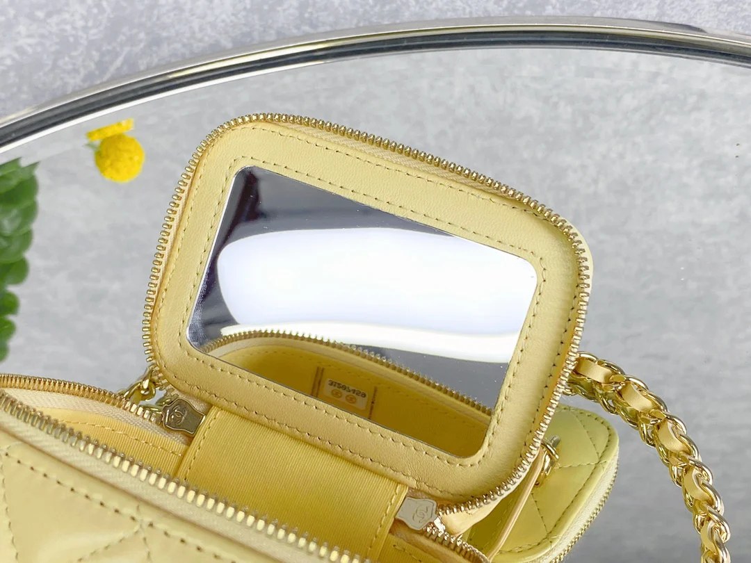 Новинка от Chanel 2022 года - Футляр для помады - Маленькая коробочка - Мини-версия ?Куриного желтка?