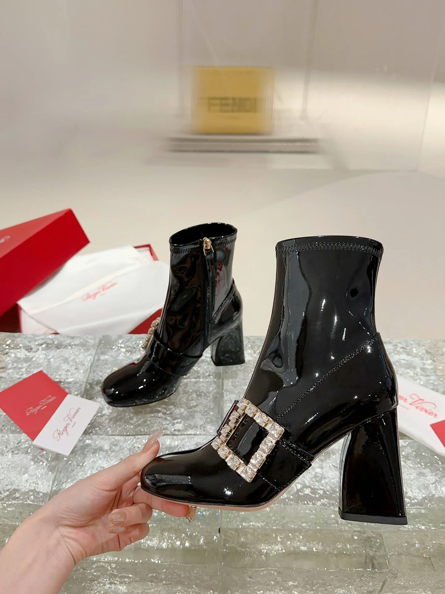 Туфли с квадратным носком и пряжкой - 2024 - Ботильоны на высоком каблуке с металлической пряжкой - Черные