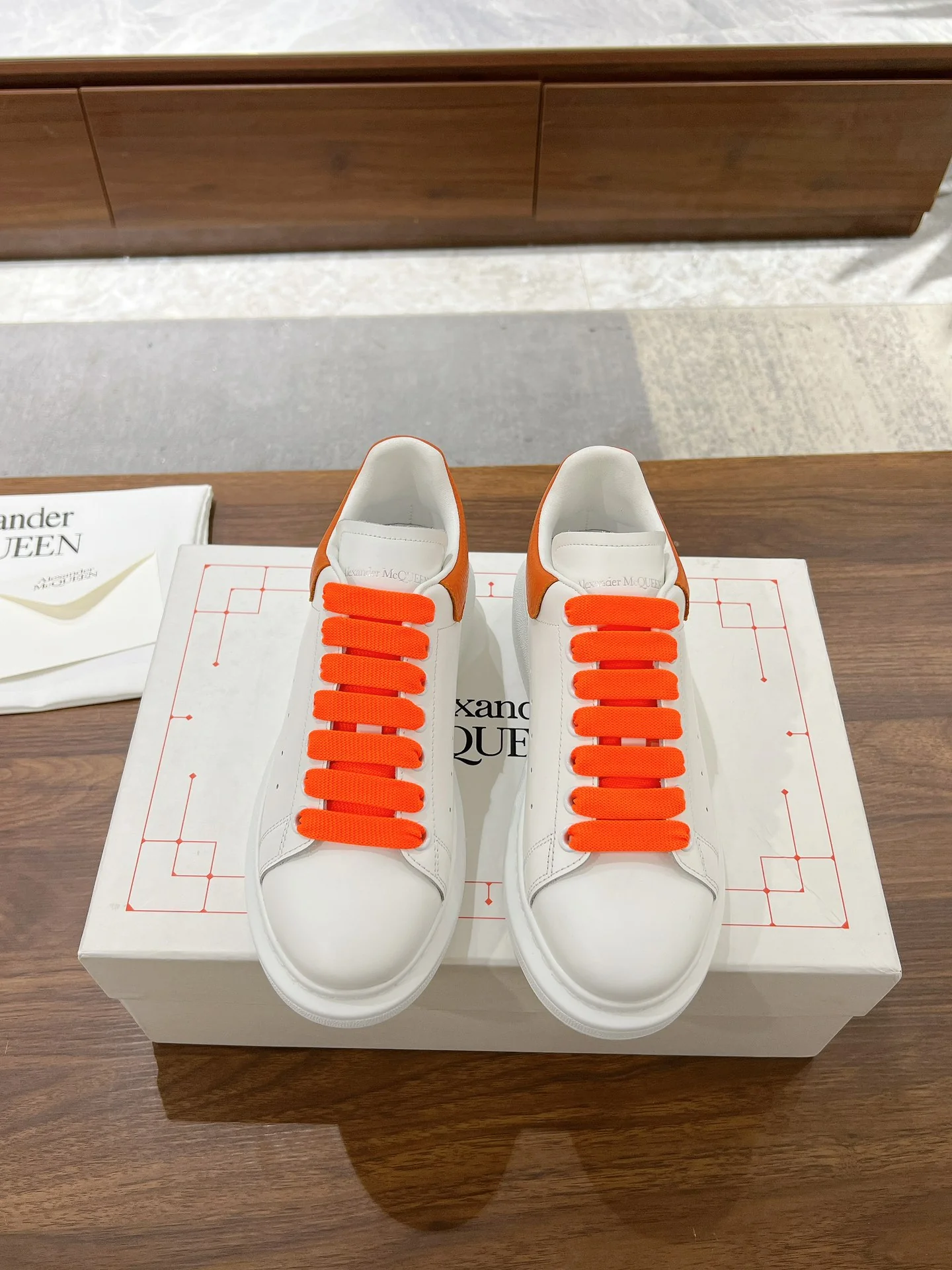 Скейтбордные кроссовки McQueen 2024 — оранжевые