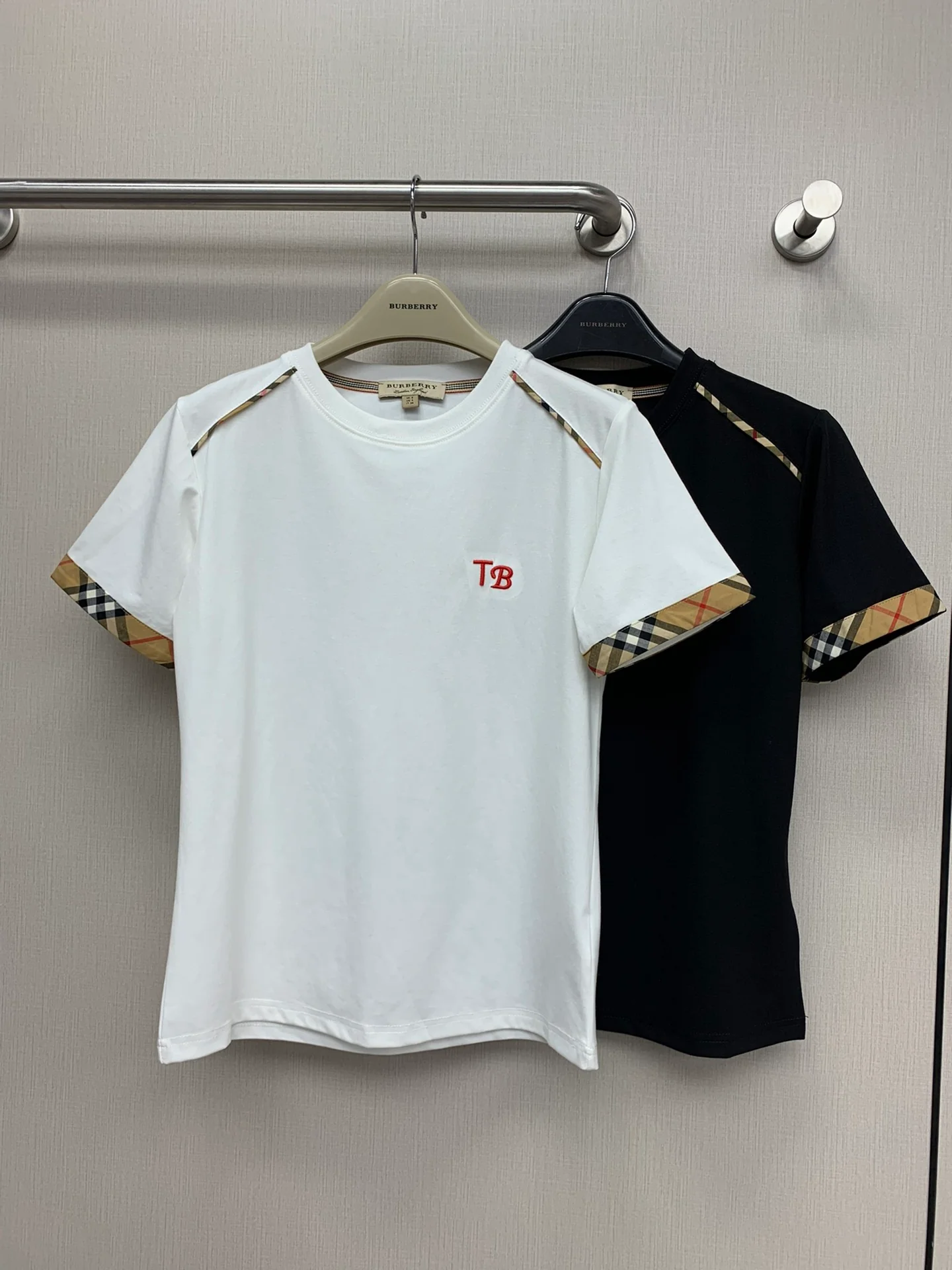 Футболка Burberry 2403 New Classic Check Embroidered Letter Tee - черная