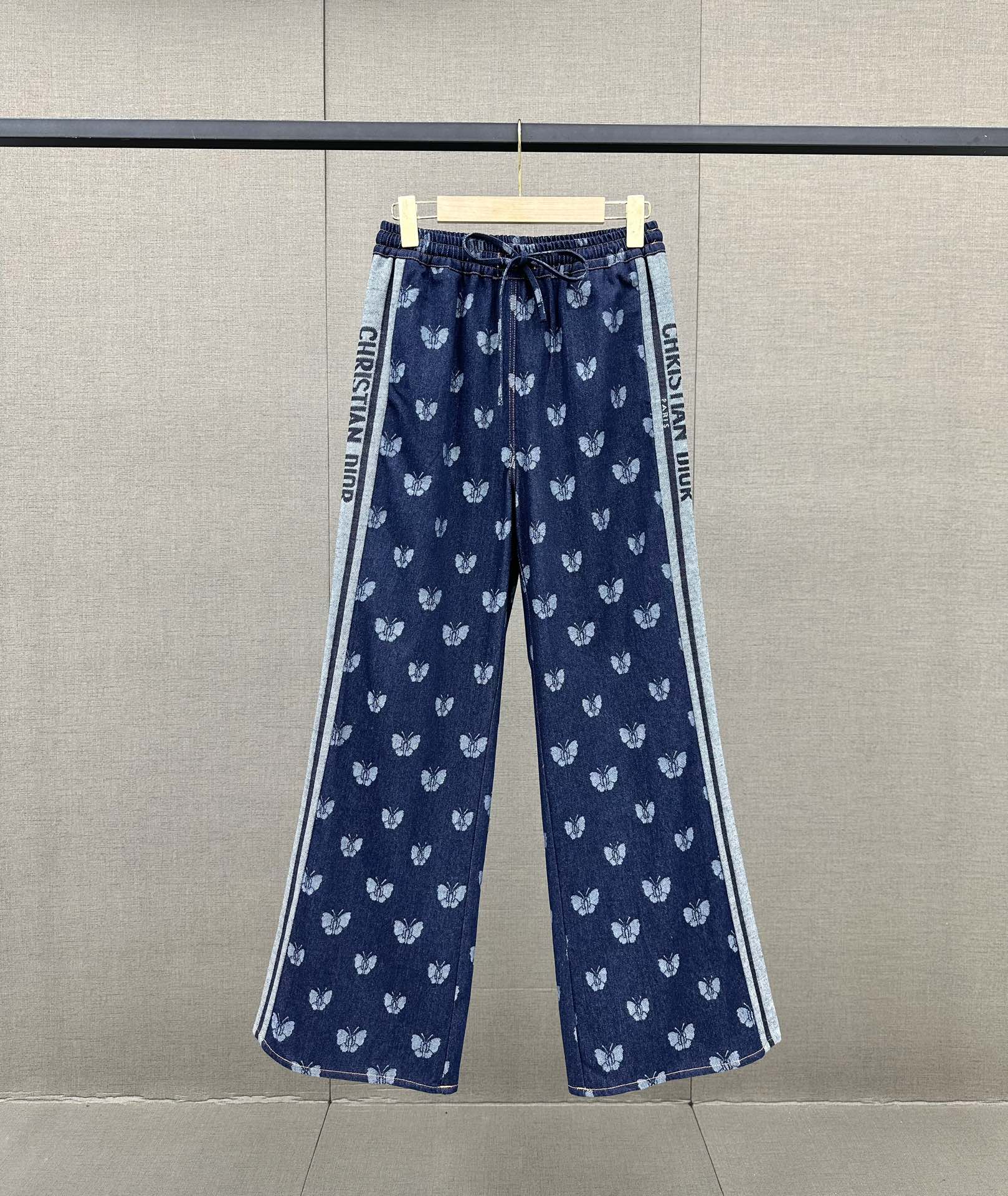 Джинсы Dior 2403 с принтом в виде бабочек и букв