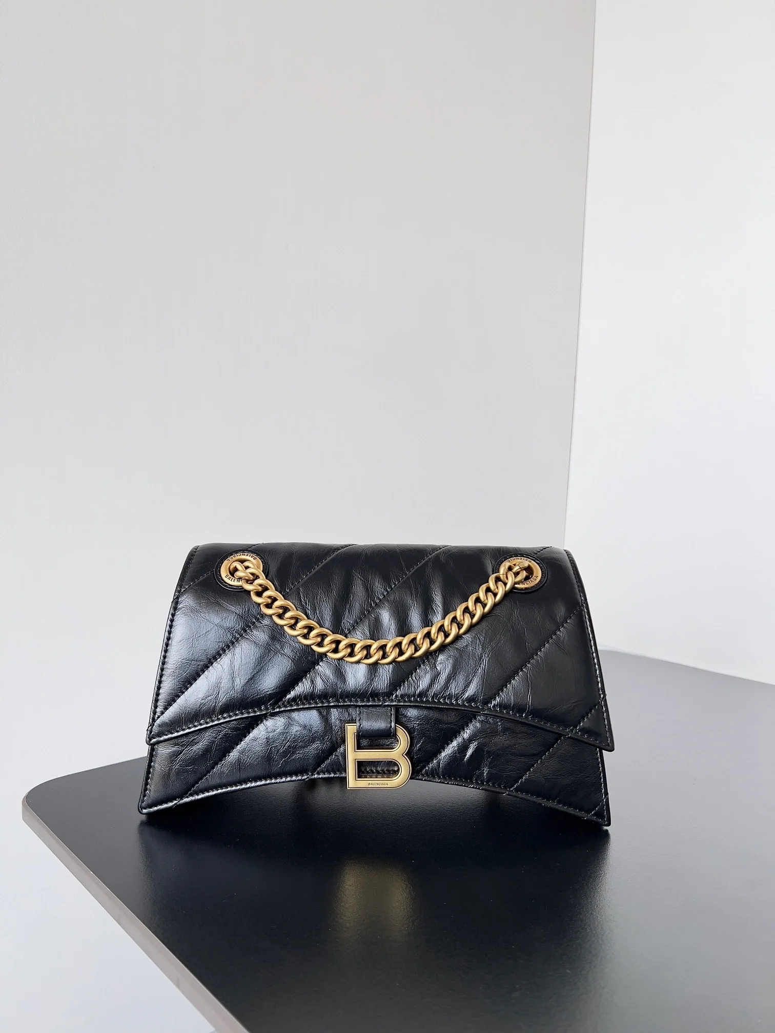 Сумка Balenciaga Chain Hourglass Bag - Маленькая, 25 см - Черная с золотой пряжкой