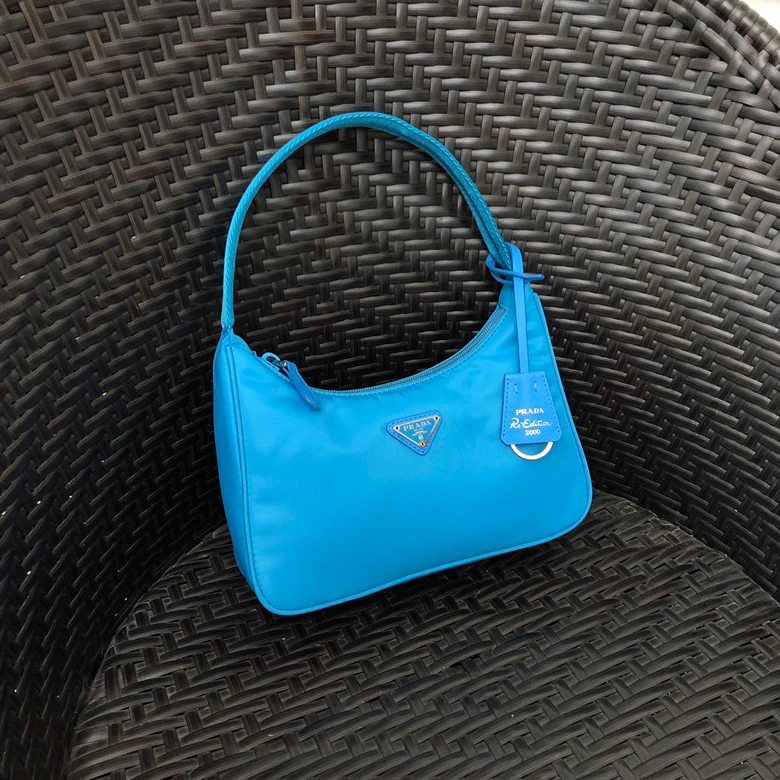 Сумка-хобо Prada из нейлона, подмышечная, синяя.