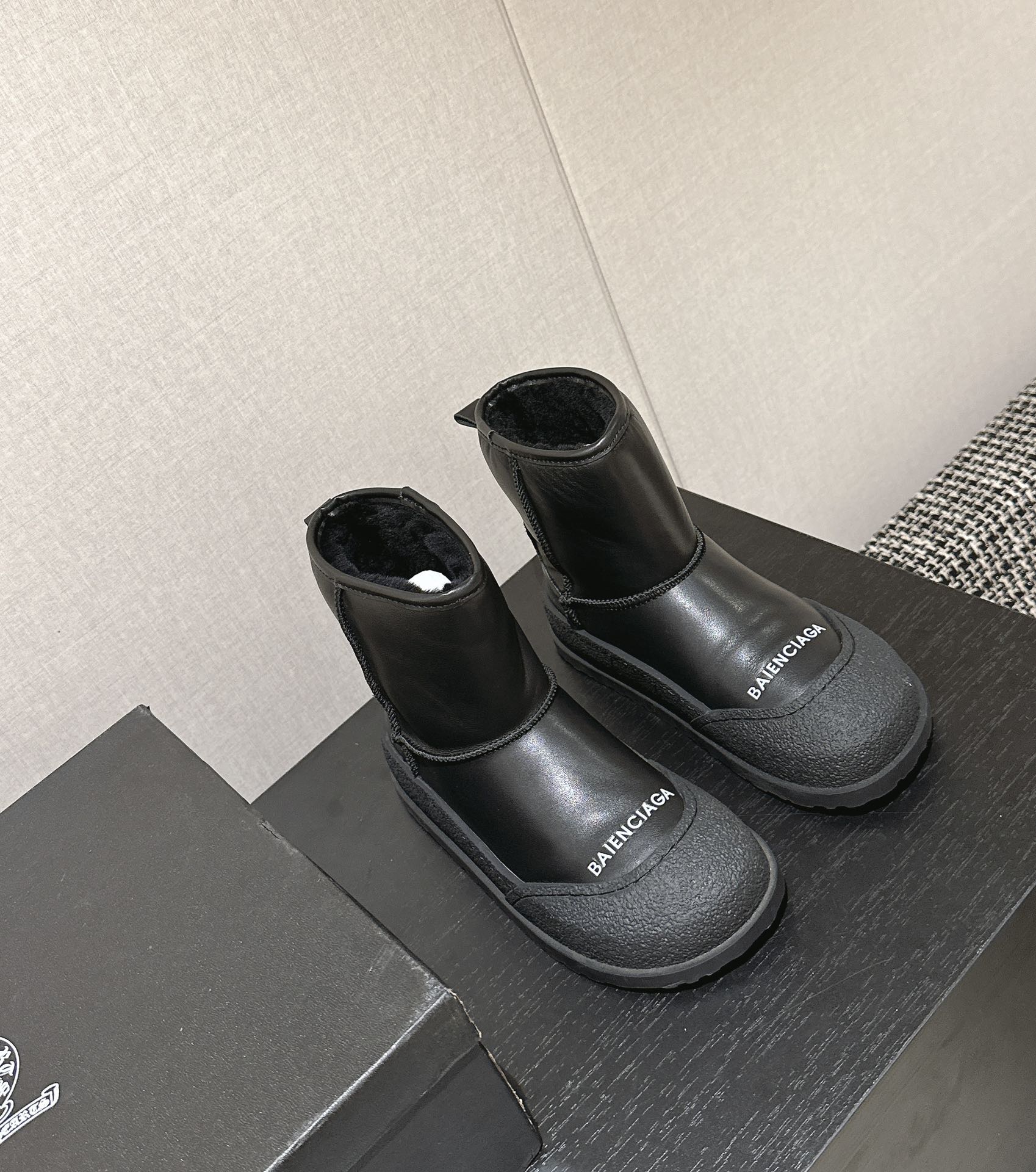 Шерстяные зимние сапоги Balenciaga 2024 - черные