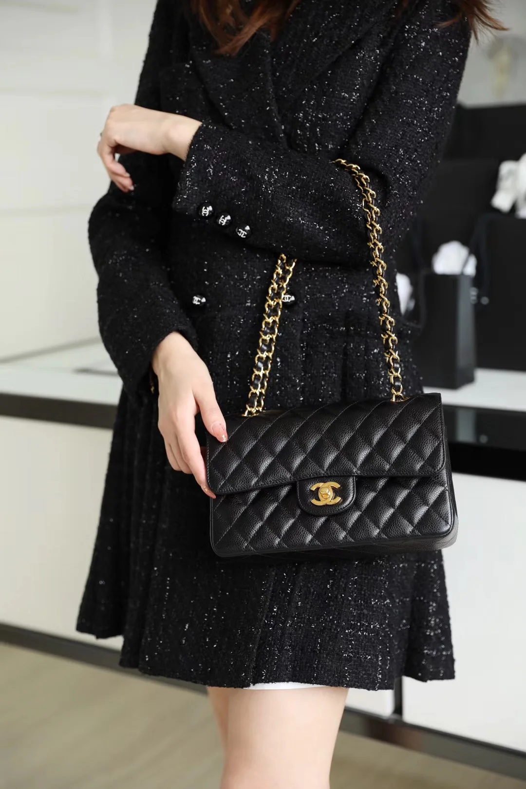 Chanel - Икра - Сумка CF - Черная с золотой фурнитурой - 23 см