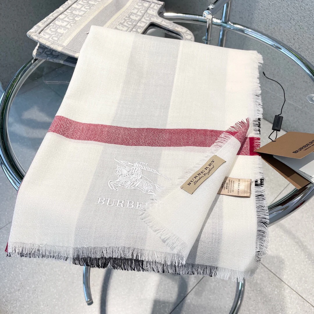 Ультратонкий кашемировый платок в клетку от Burberry