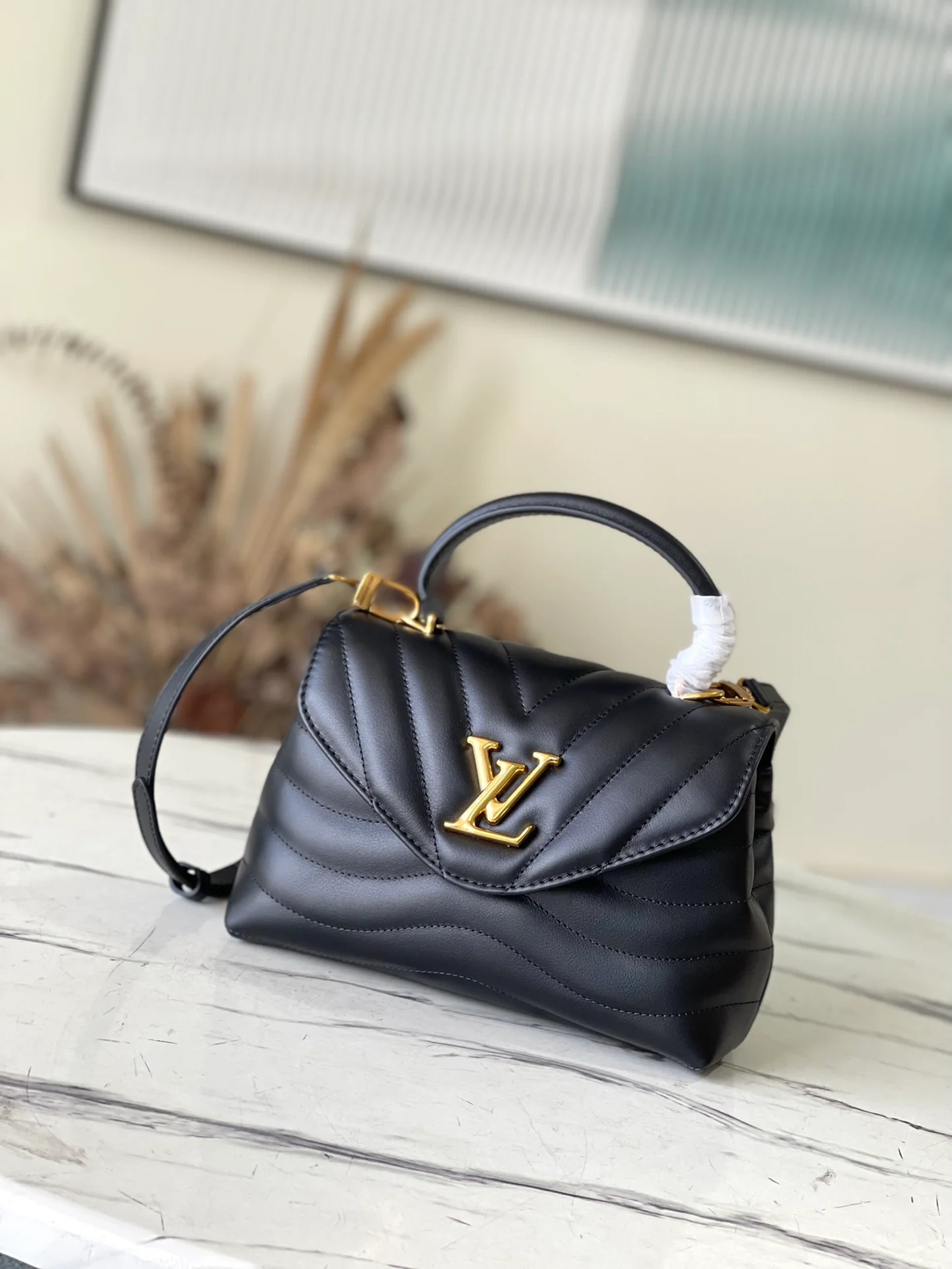 m21720-LV-hold-me-handbag-black