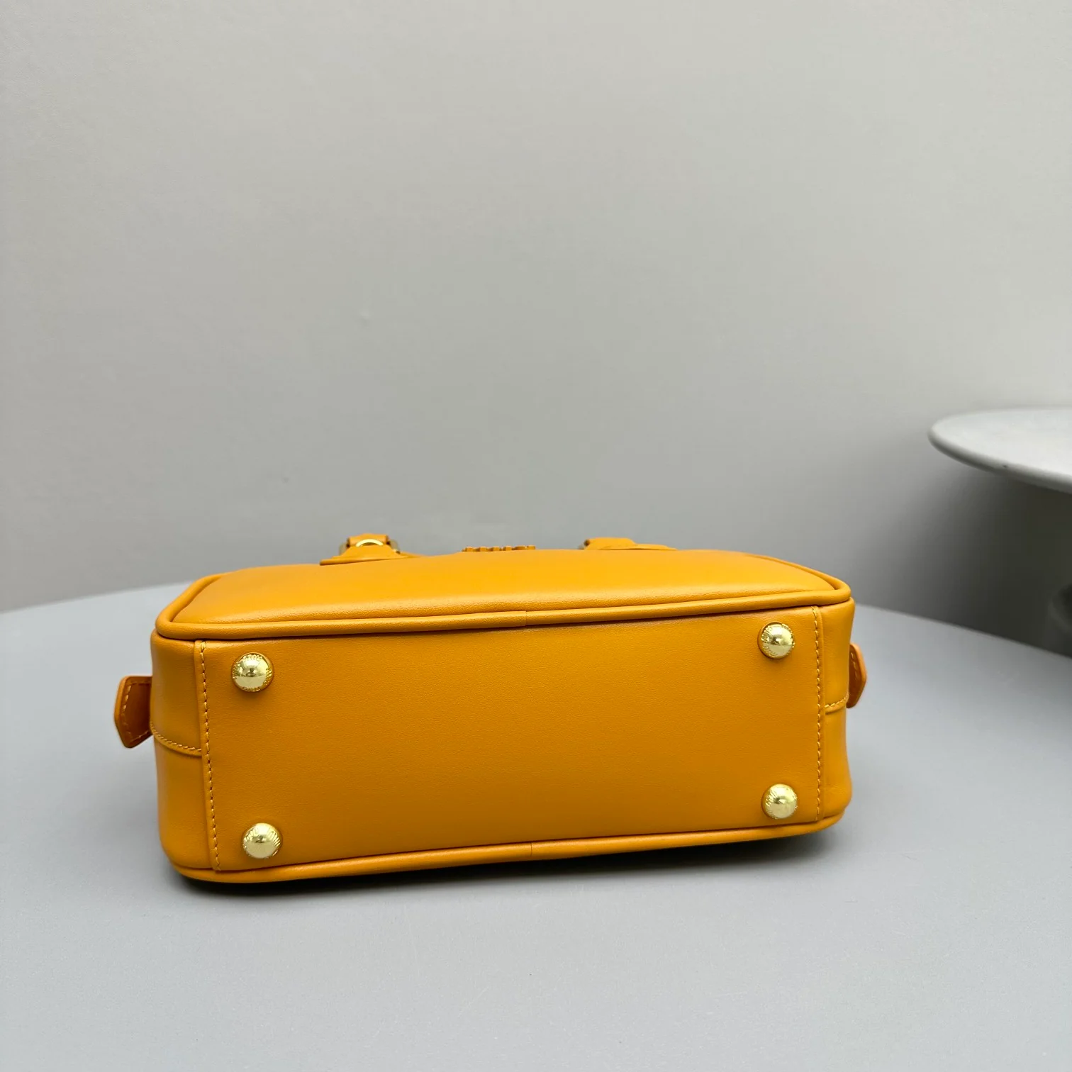 Сумка для боулинга Miu Miu - Маленькая - Тыквенно-желтая