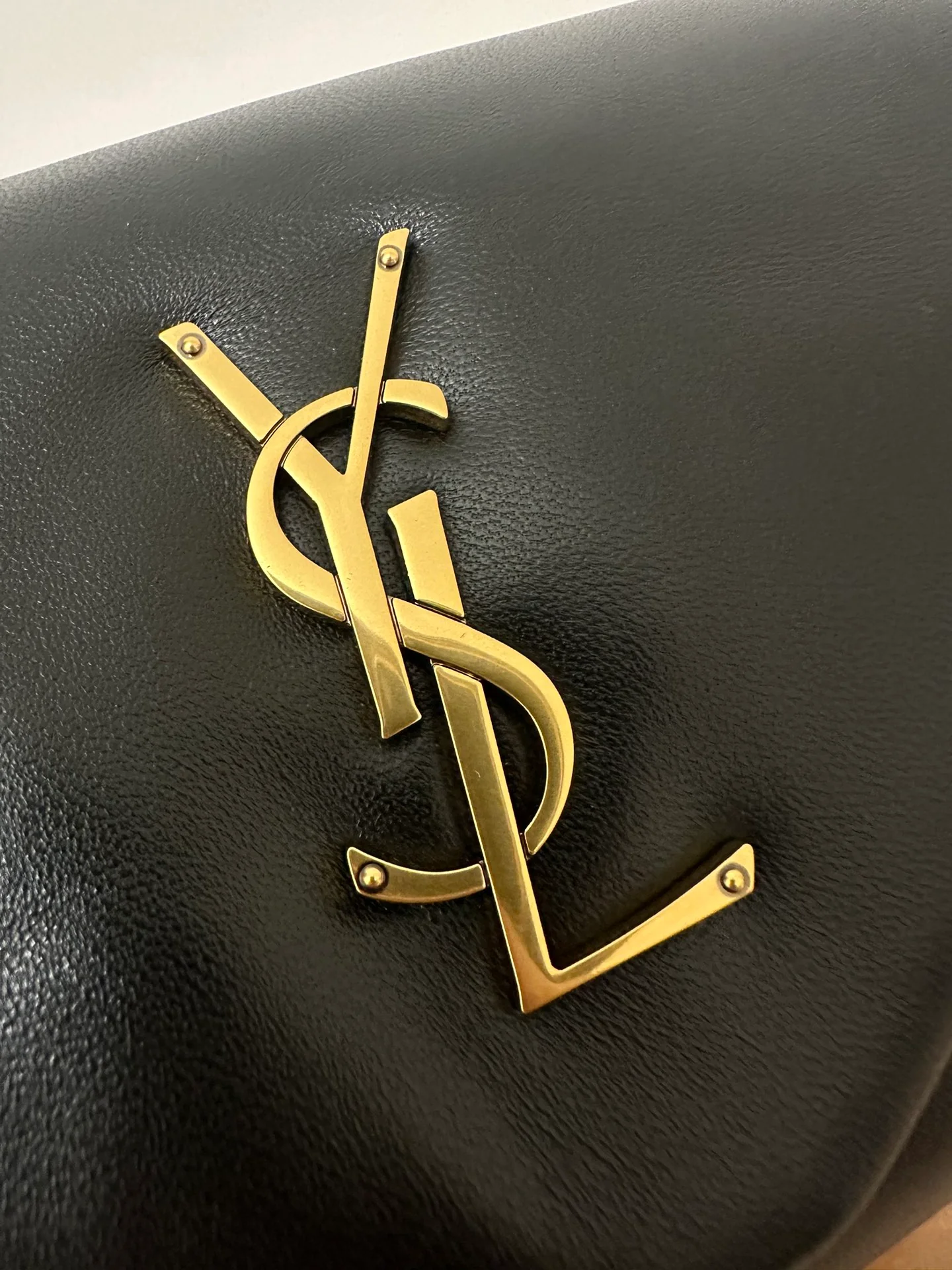 Сумка YSL Calypso из овечьей кожи с цепочкой - черная